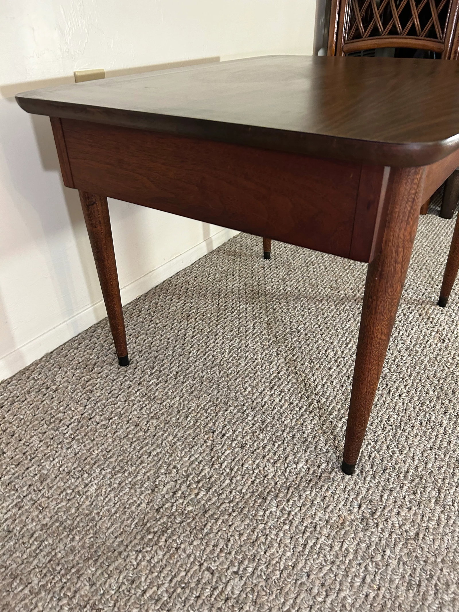1960s Vintage American of Martinsville Walnut Side Table - 6