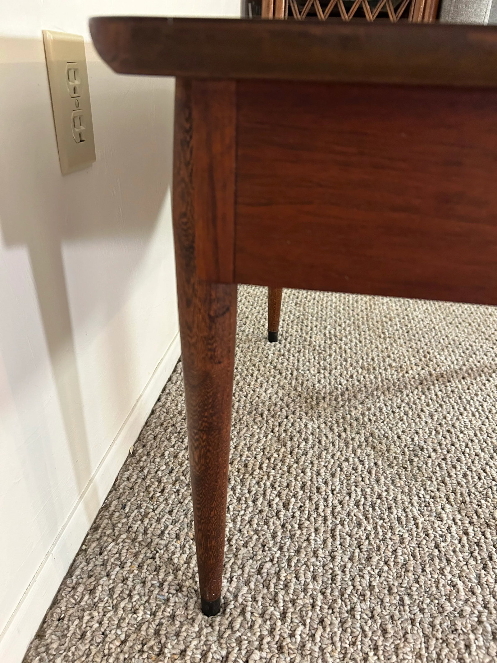 1960s Vintage American of Martinsville Walnut Side Table - 7