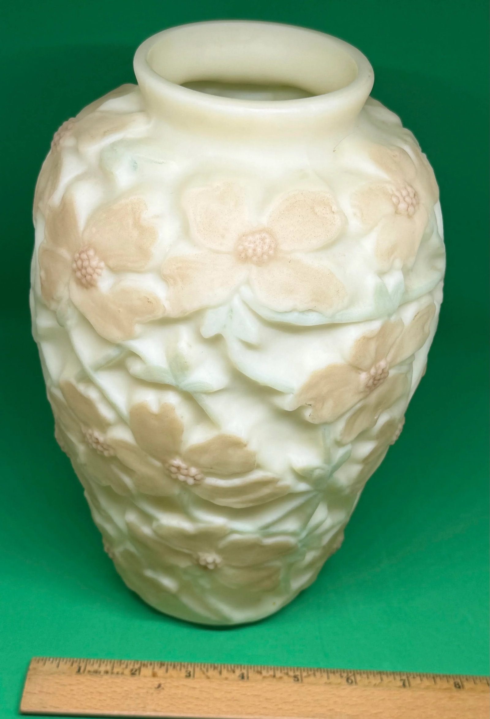 Early 20th Century Art Deco Phoenix Consolidated Glass Tri-Color Dogwood Flowers on Satin Custard De - 10