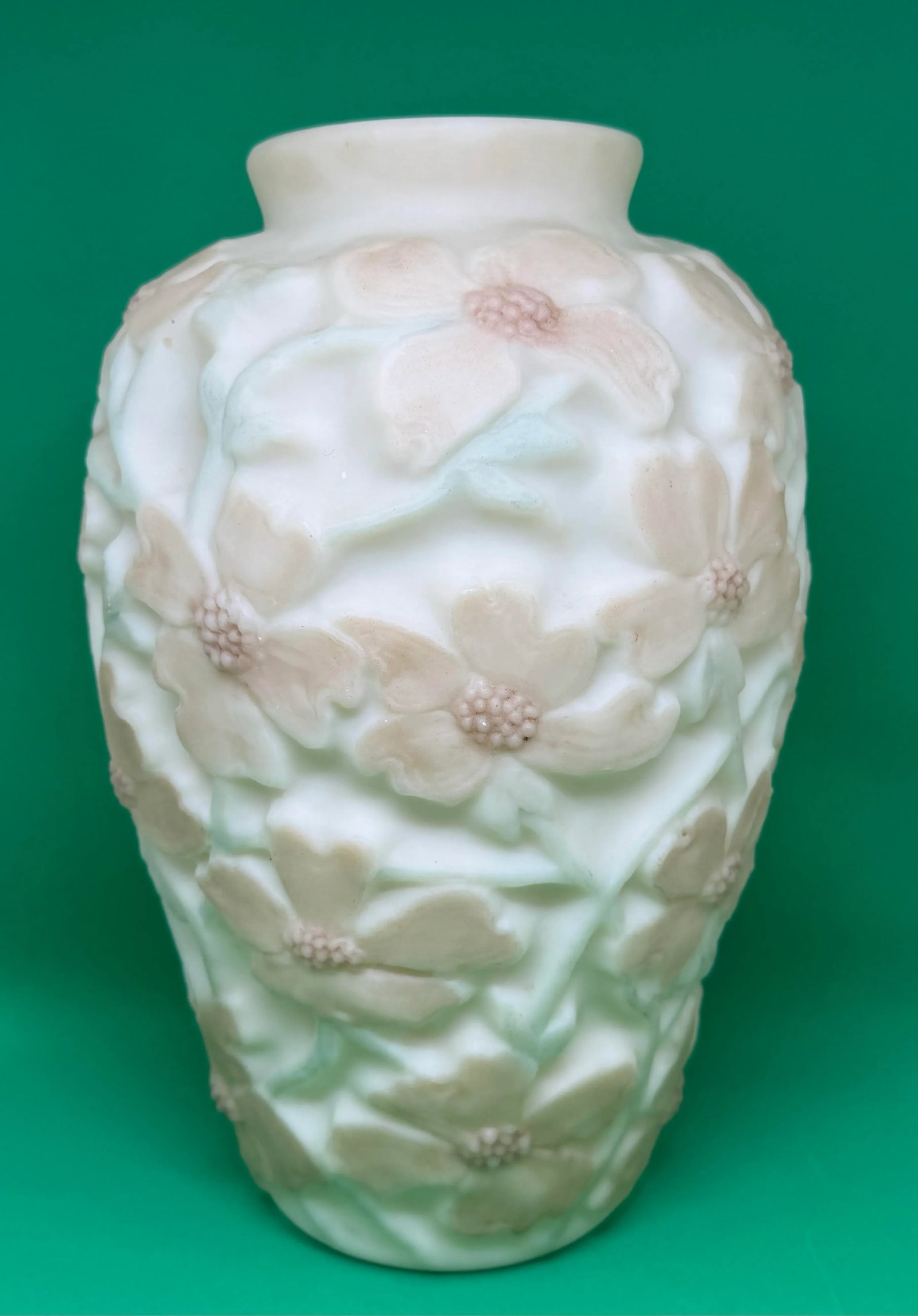 Early 20th Century Art Deco Phoenix Consolidated Glass Tri-Color Dogwood Flowers on Satin Custard De - 12