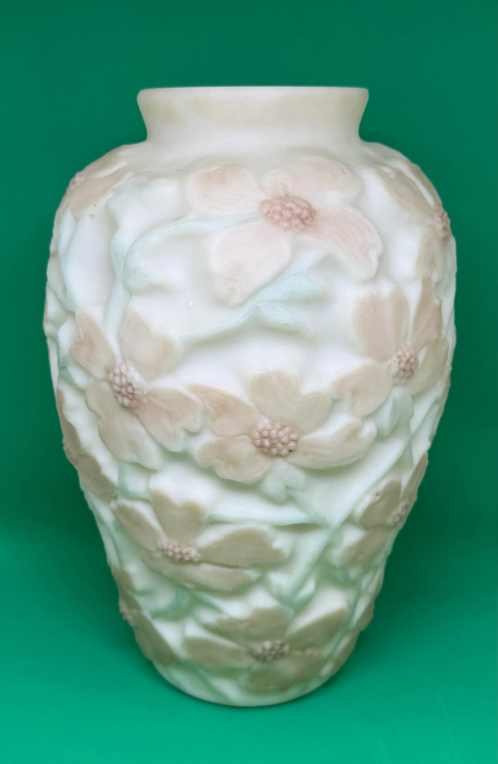 Early 20th Century Art Deco Phoenix Consolidated Glass Tri-Color Dogwood Flowers on Satin Custard De - 5