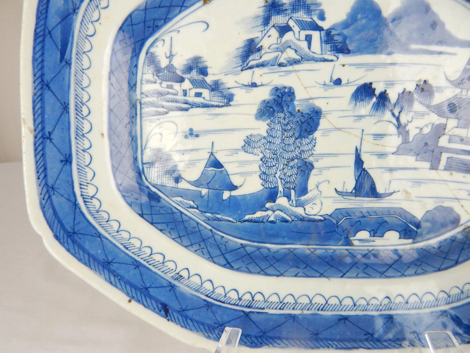 Late 18th - Early 19th Century Canton Platter With Old Staple Repairs - 5