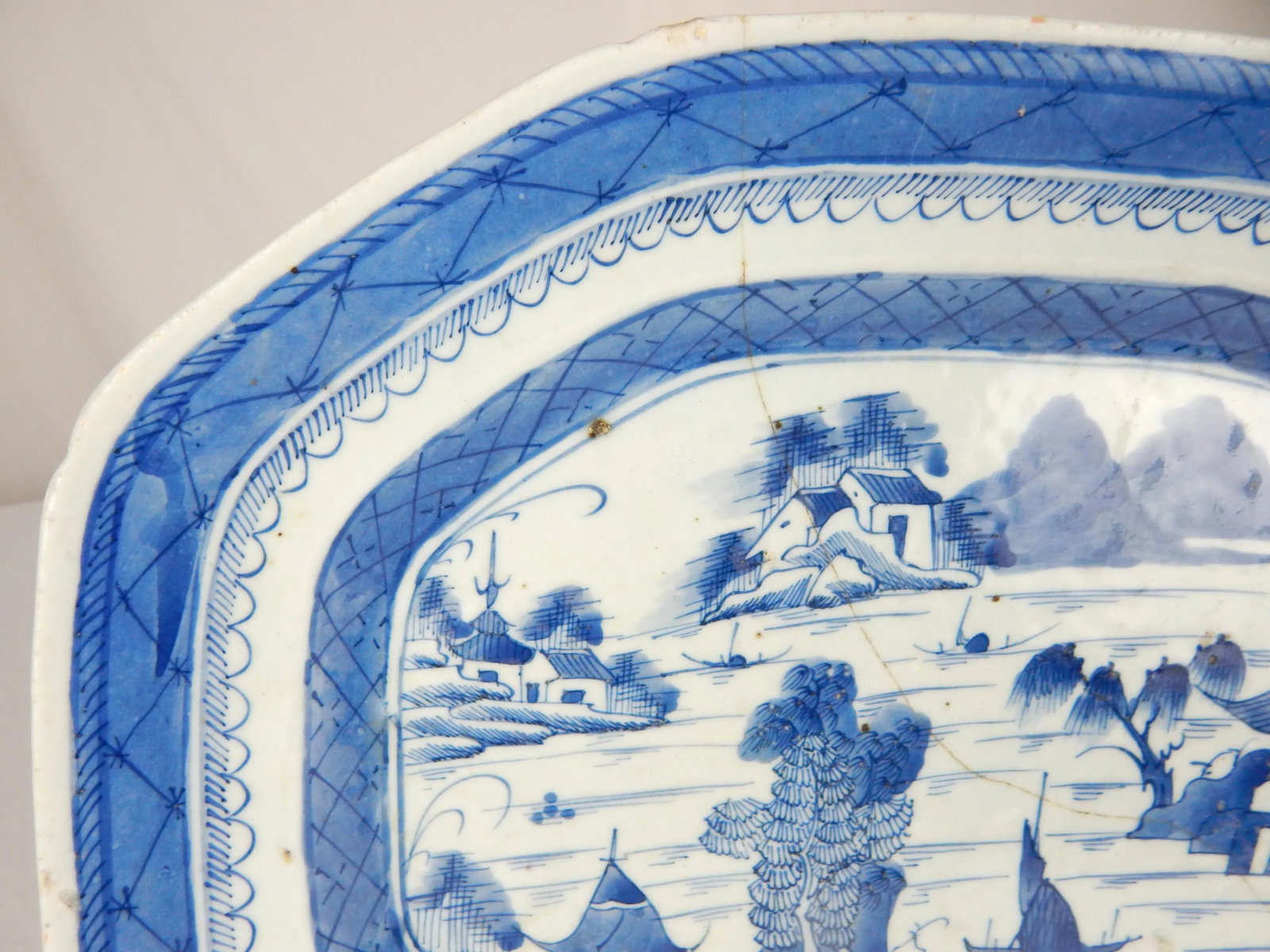 Late 18th - Early 19th Century Canton Platter With Old Staple Repairs - 6