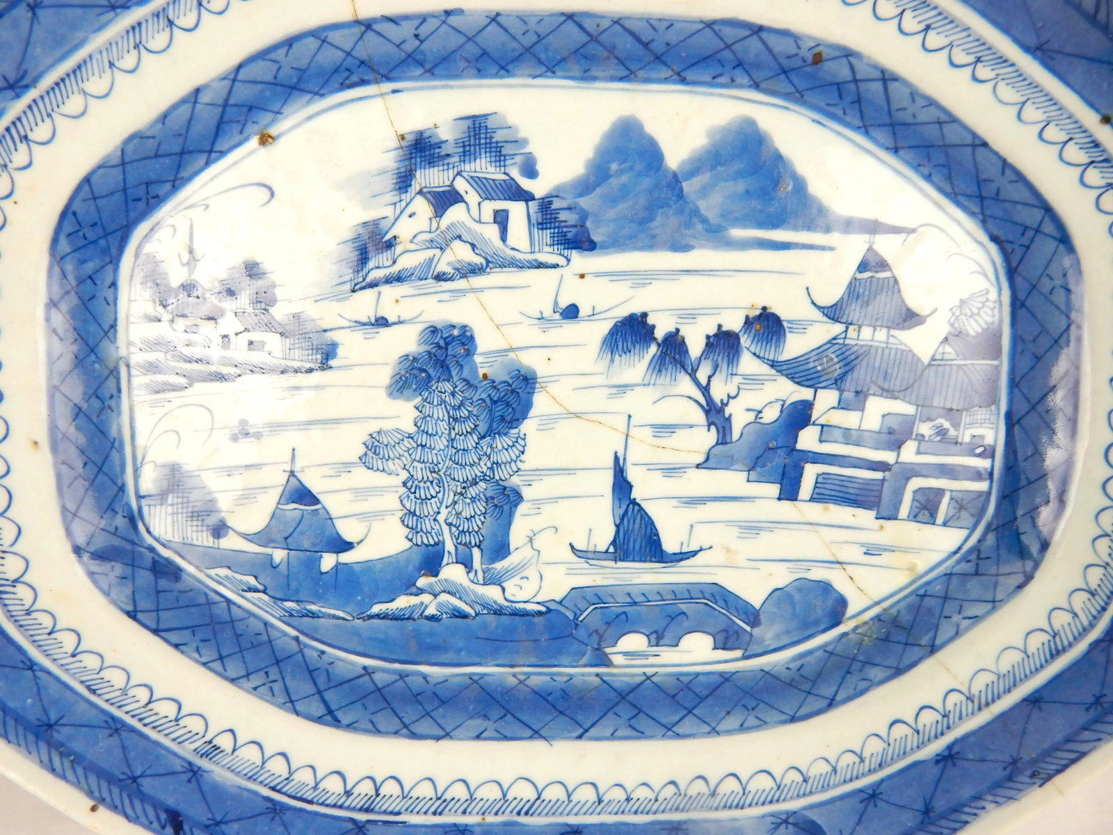 Late 18th - Early 19th Century Canton Platter With Old Staple Repairs - 7