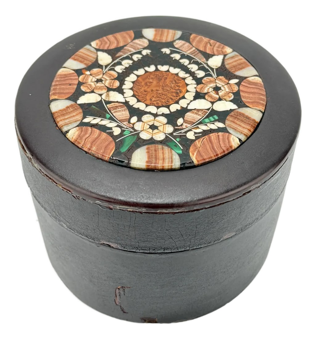 Italian Grand Tour Style, Pietra Dura & Leather Humidor or Vanity Box: This exceptional humidor or vanity box is a masterwork of craftsmanship, designed in the exquisite style of the Italian Grand Tour, a period of cultural exploration and refinement that influenced the 