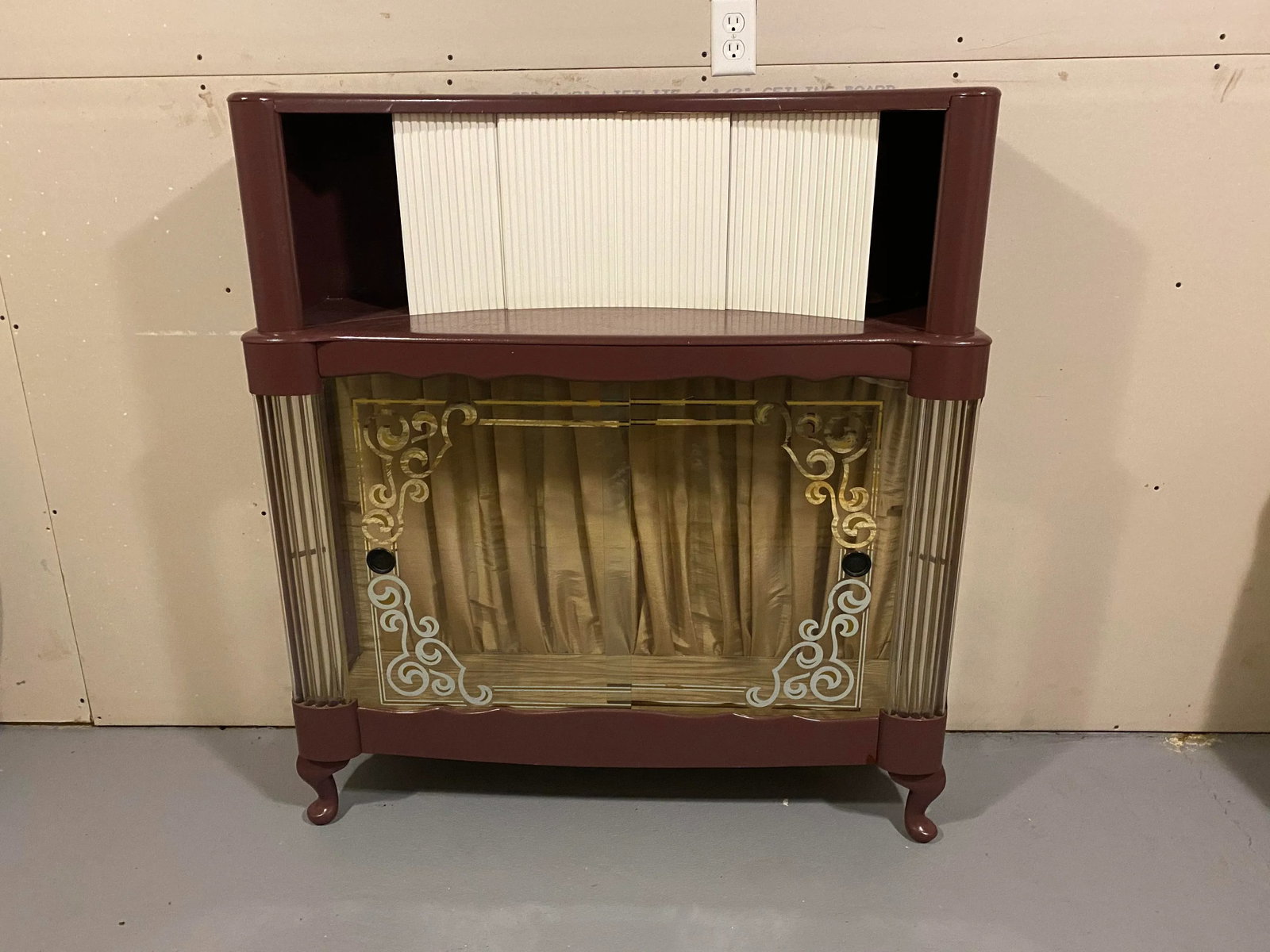1920s Vintage Barber Shop Cabinet Bar - 12