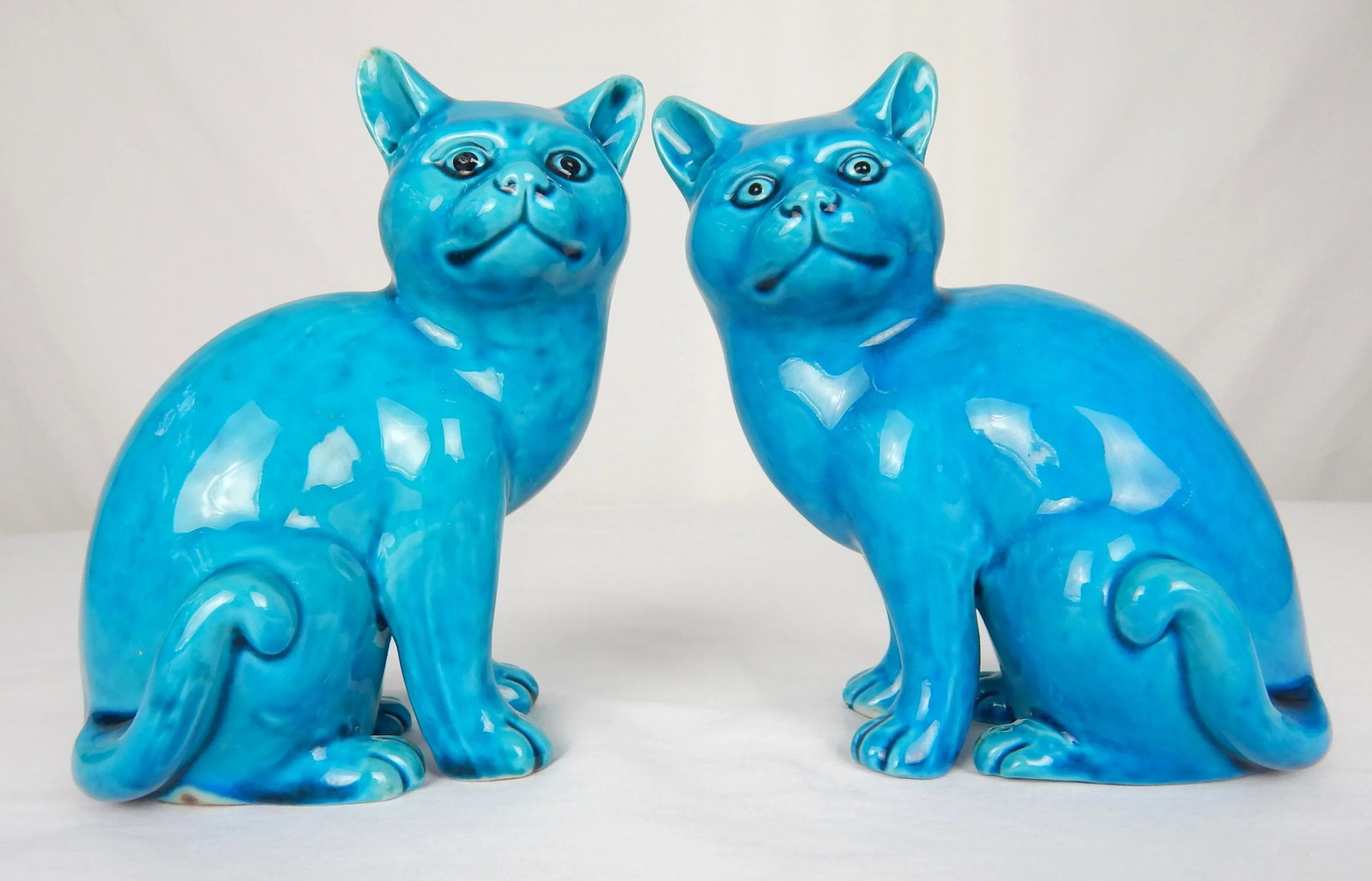 Early 20th Century Chinese Export Turquoise Blue Cat Figures, a Pair - 2
