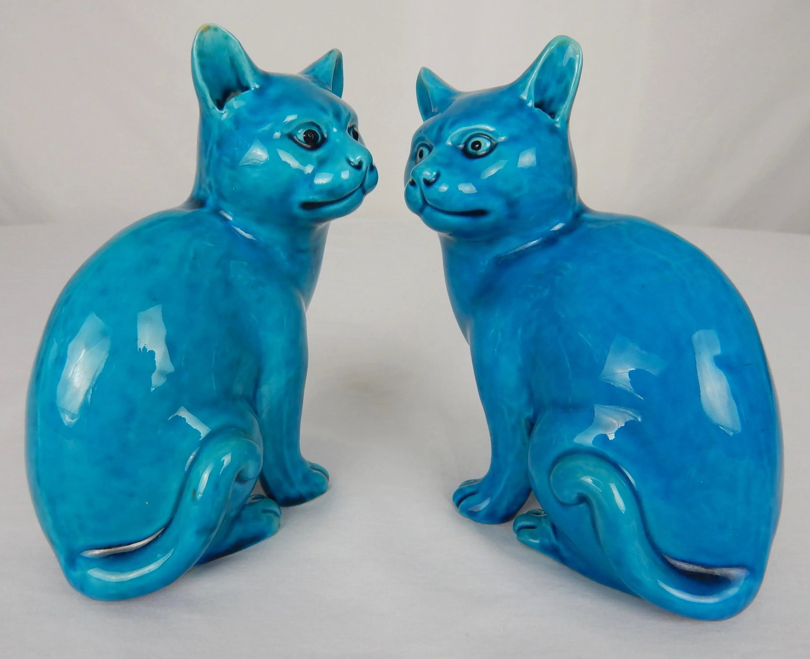 Early 20th Century Chinese Export Turquoise Blue Cat Figures, a Pair - 4