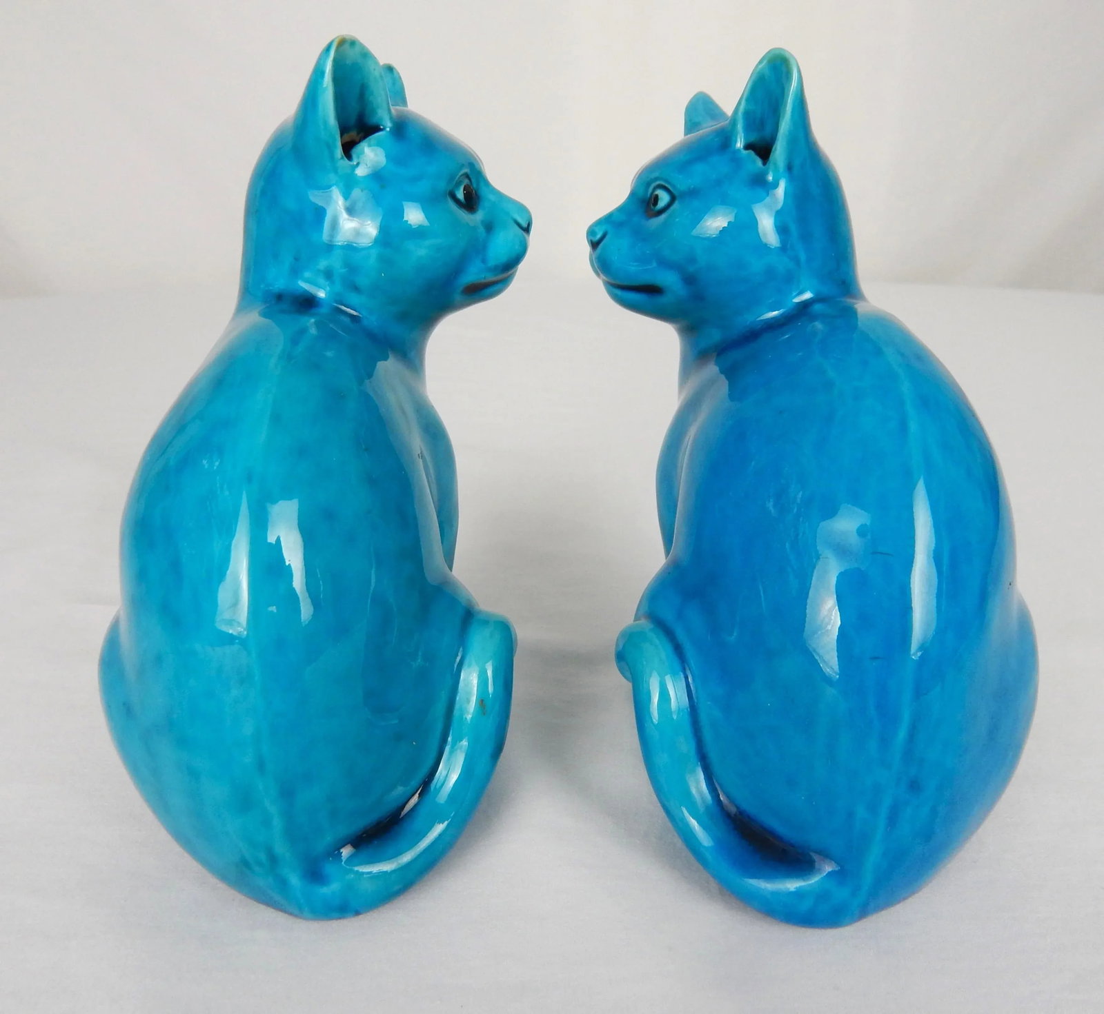 Early 20th Century Chinese Export Turquoise Blue Cat Figures, a Pair - 5