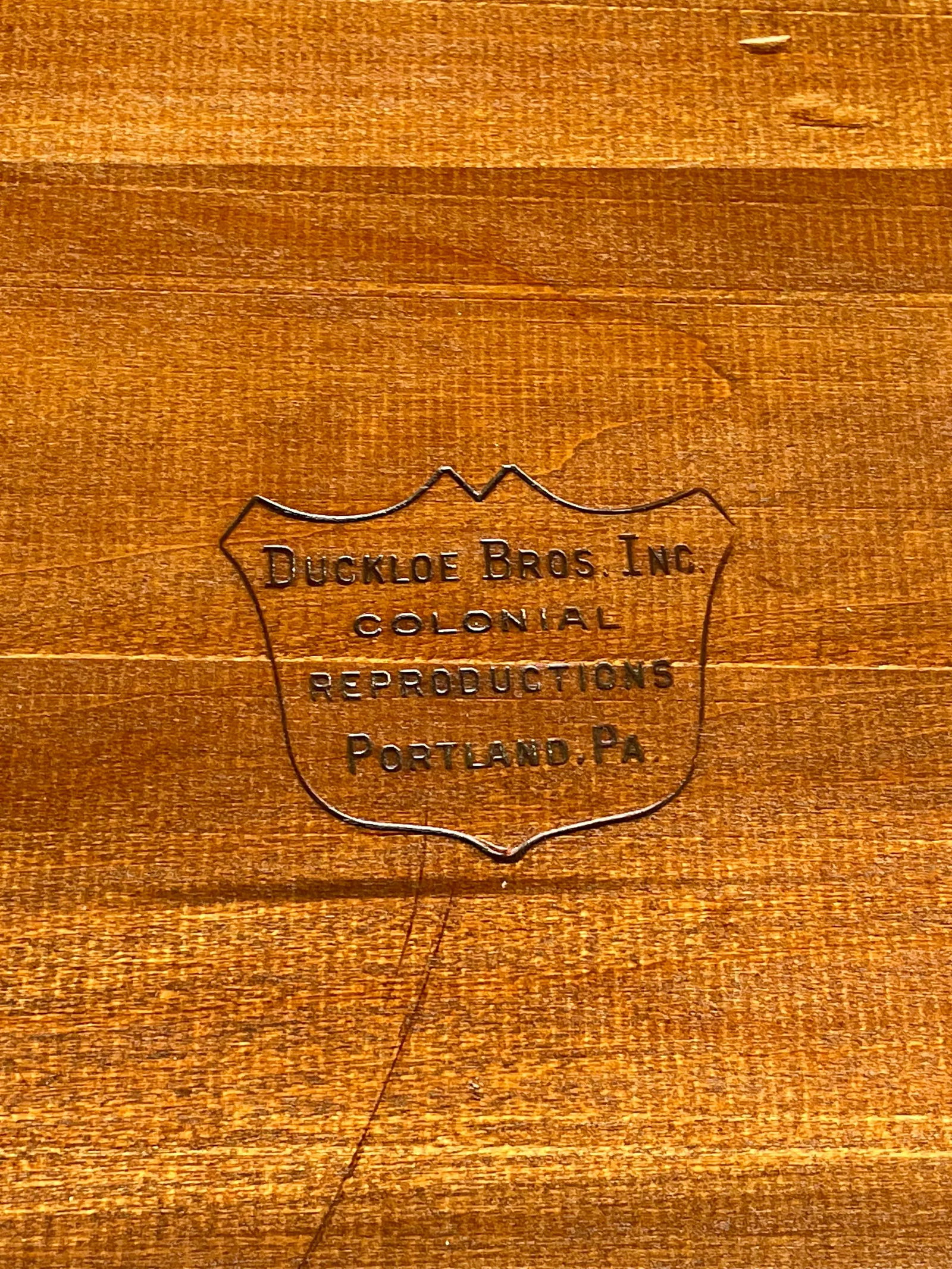 Mid 20th Century Fredrick Duckloe Half-Arrow Back Deacon's Bench - 12