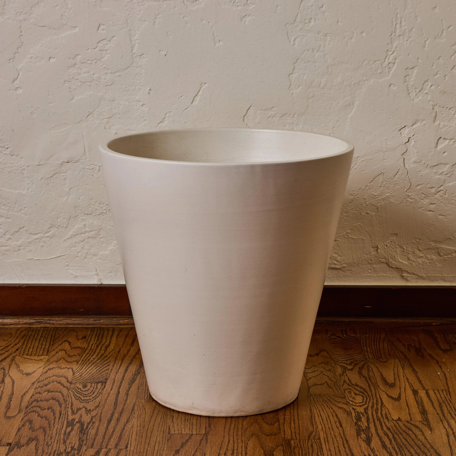 1970s White Conical Gainey Planters in the Manner of LaGardo Tackett - Set of 3 - 11