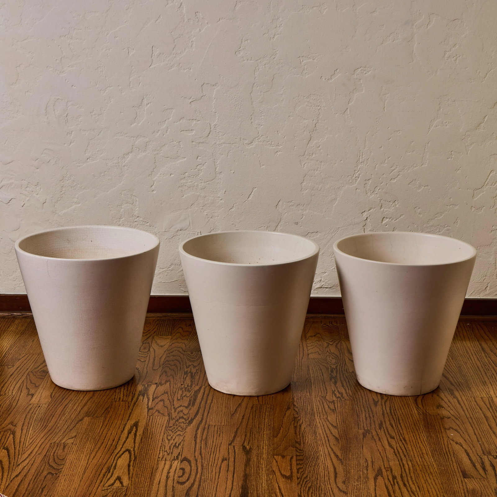 1970s White Conical Gainey Planters in the Manner of LaGardo Tackett - Set of 3 - 4