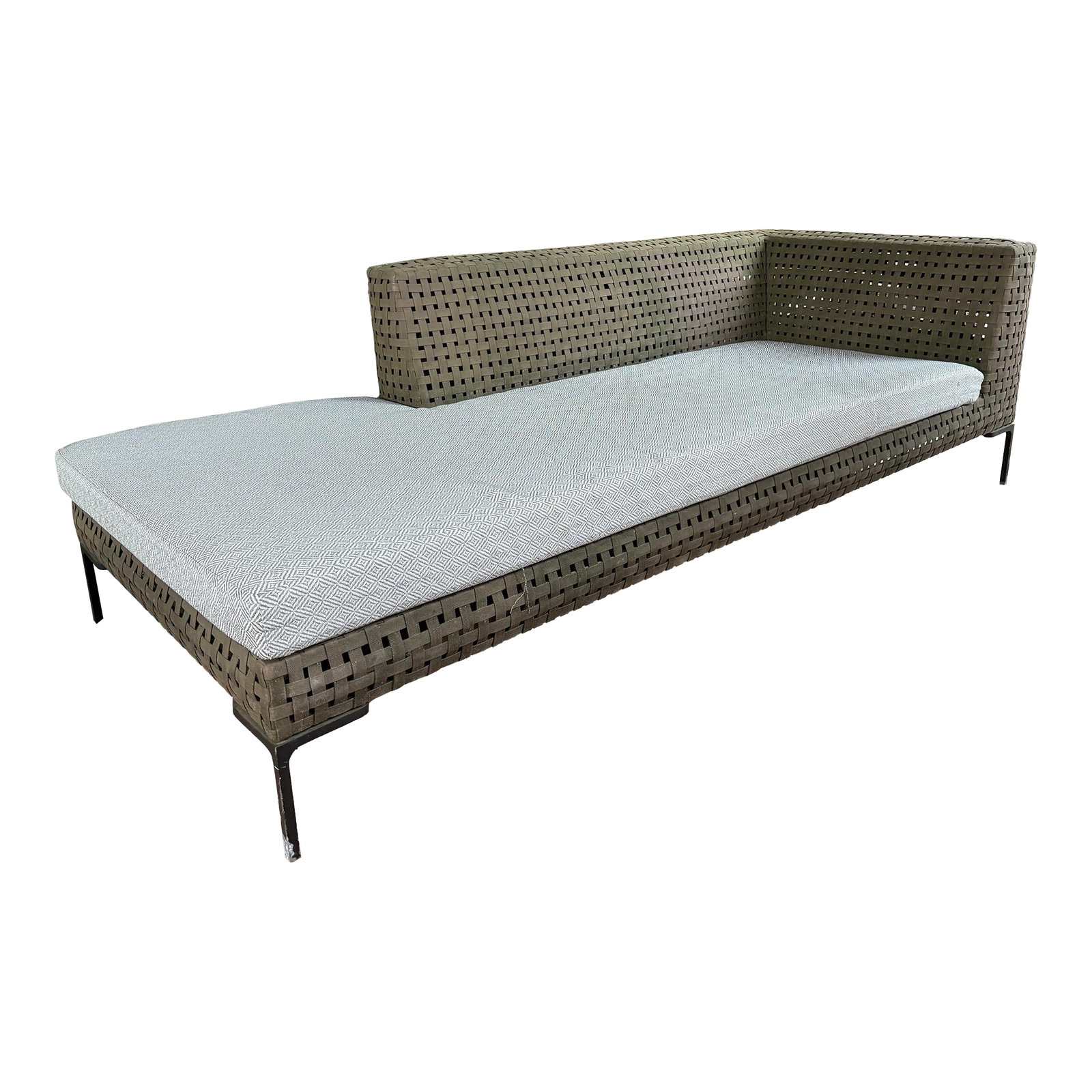 B & B Italia Outdoor Charles Chaise Lounge: The outdoor version of the Charles sofa system - a long-time bestseller for B&B Italia - preserves the quality of the interior design project and the characteristics that made it a classic of pure