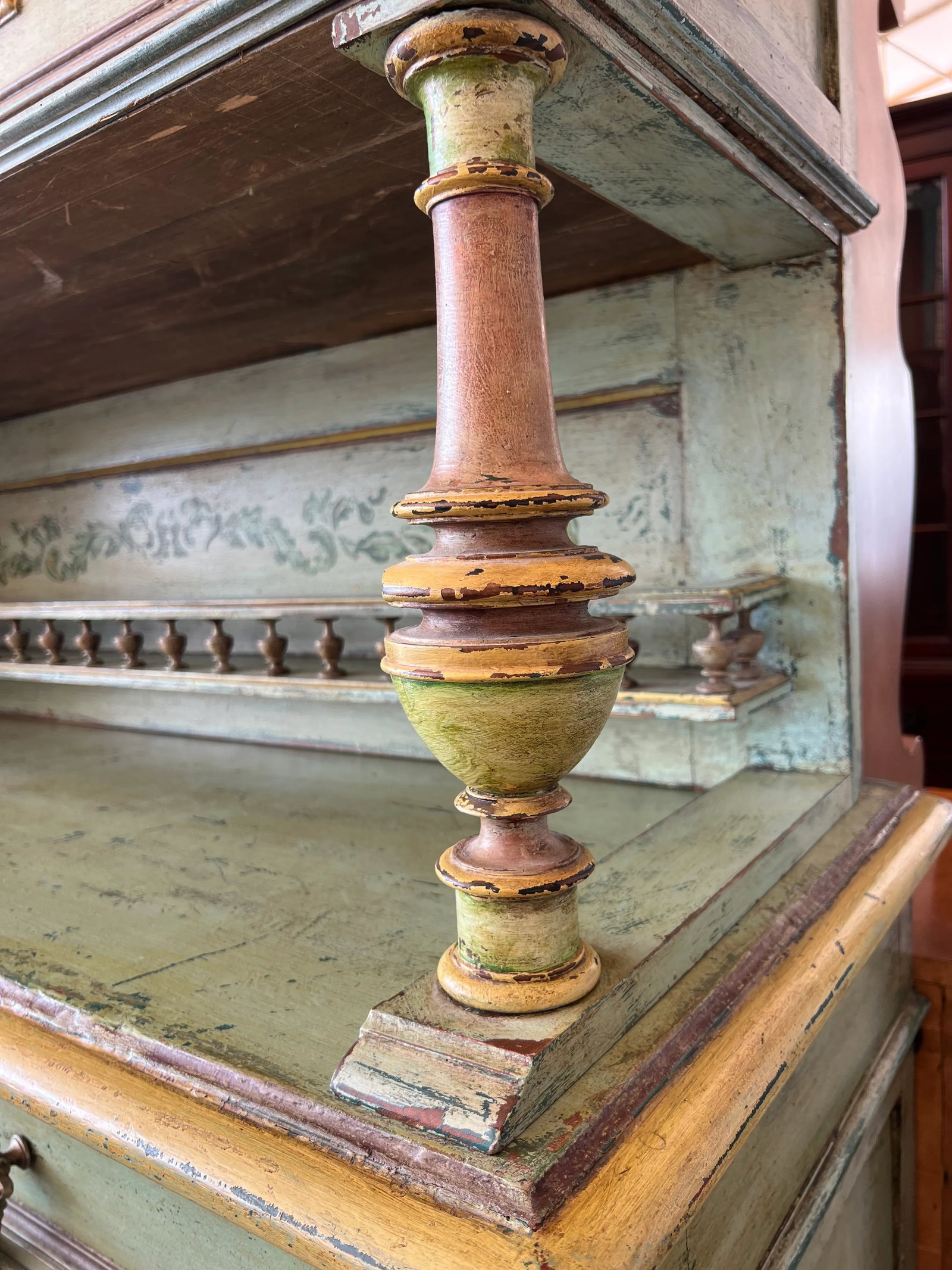 18th Century French Renaissance-Style Buffet a Deux Corps in Walnut - 10