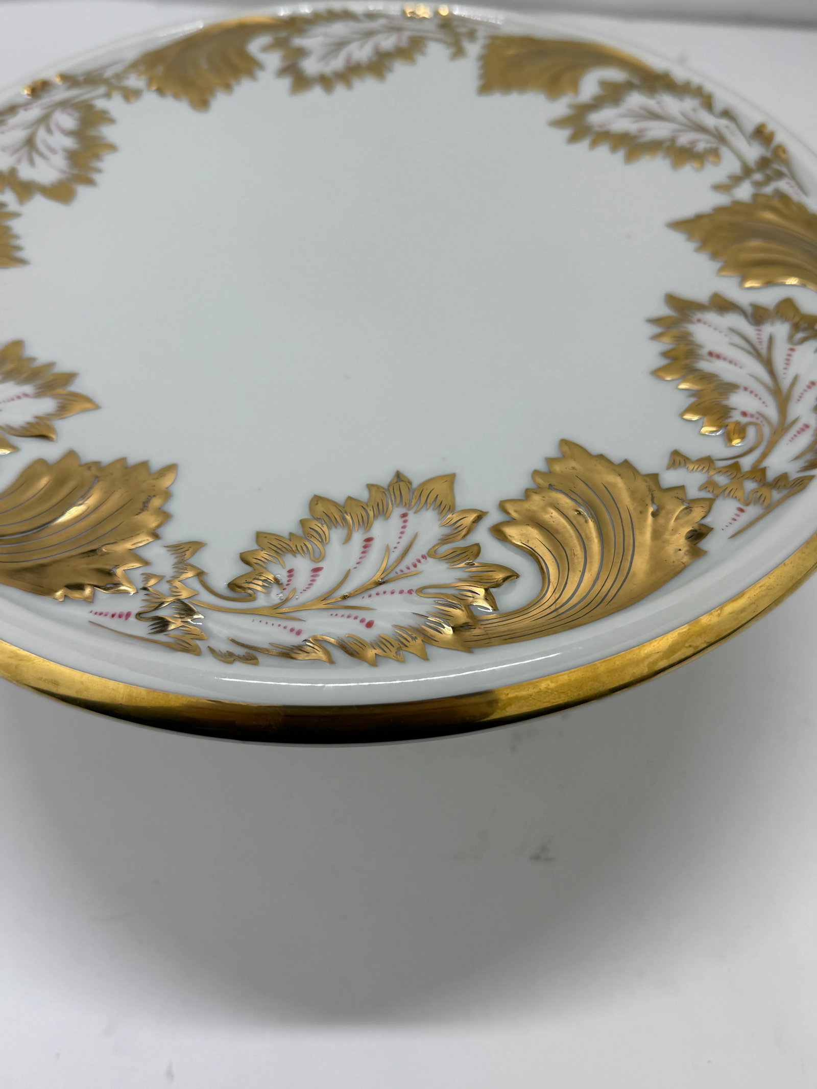 Royal Porzellan Manufaktur Gilded Pedestal Tazza With Scrollwork and Acanthus - 8