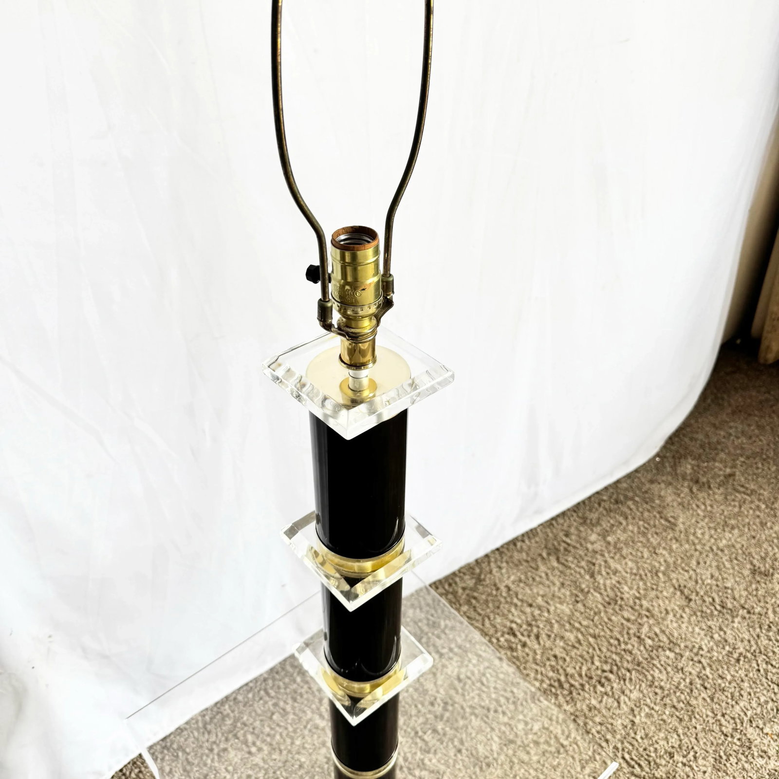 Mid Century Modern Black and Lucite Floor Lamp/Side Table - 7