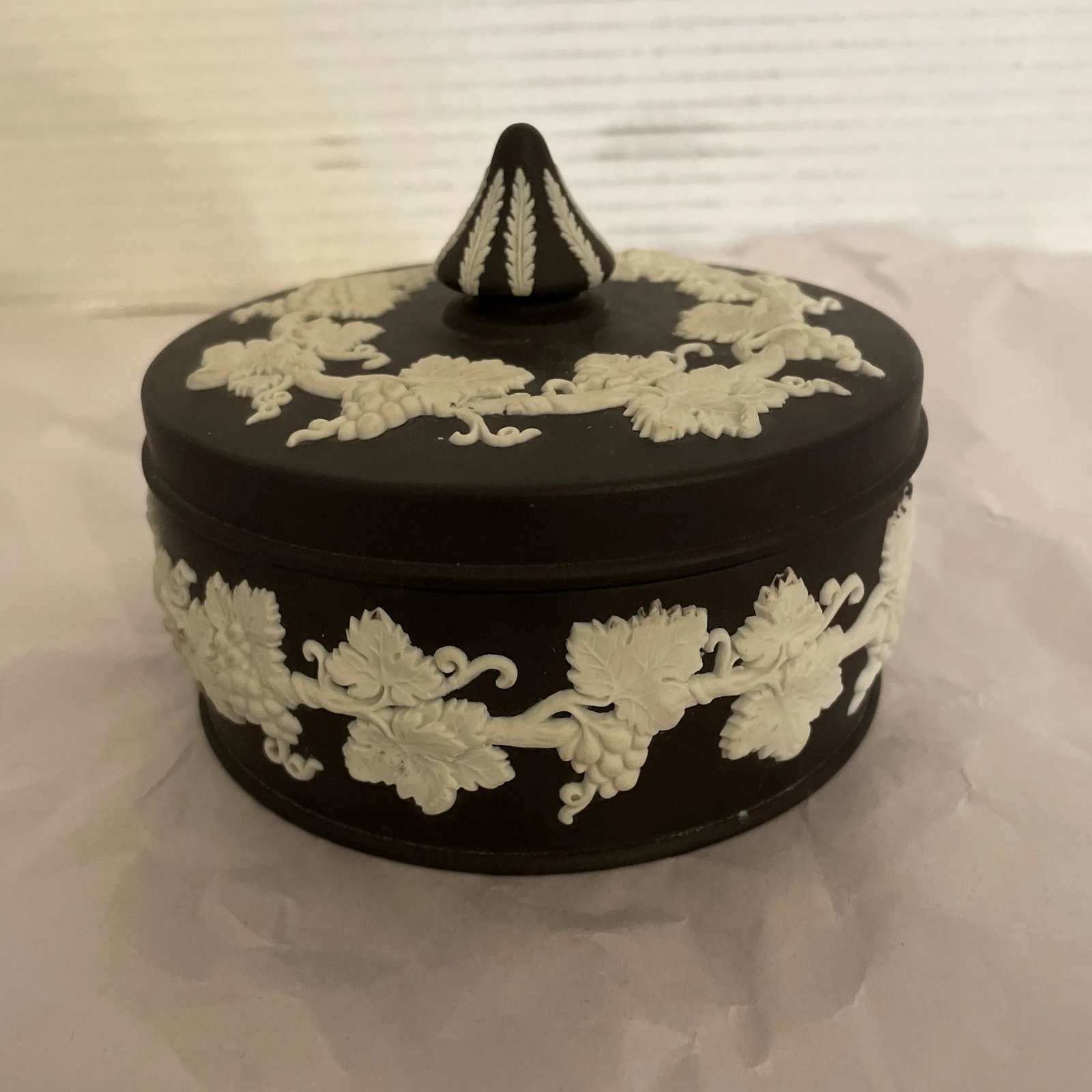 Antique Black Round Lidded Wedgwood Box - 2