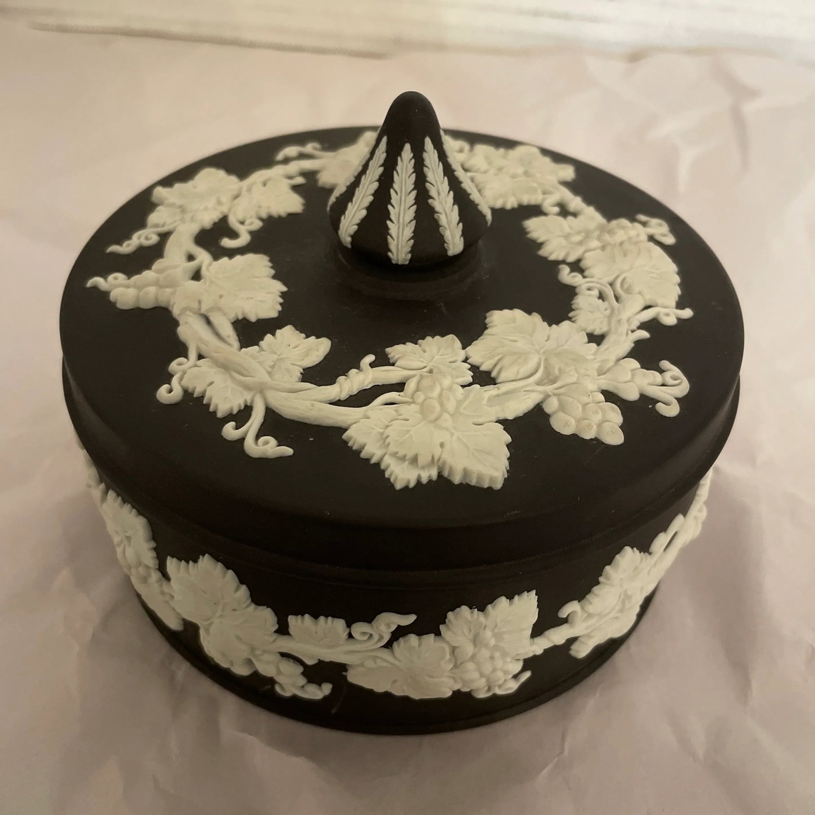 Antique Black Round Lidded Wedgwood Box - 5