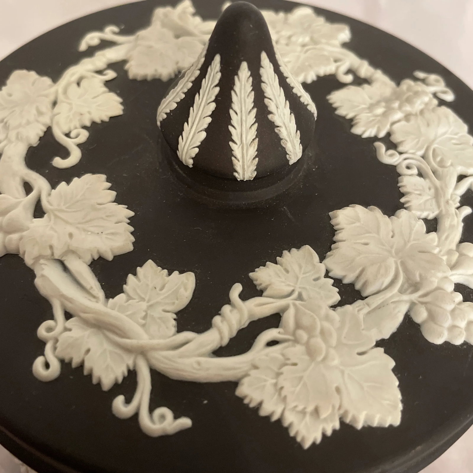 Antique Black Round Lidded Wedgwood Box - 7