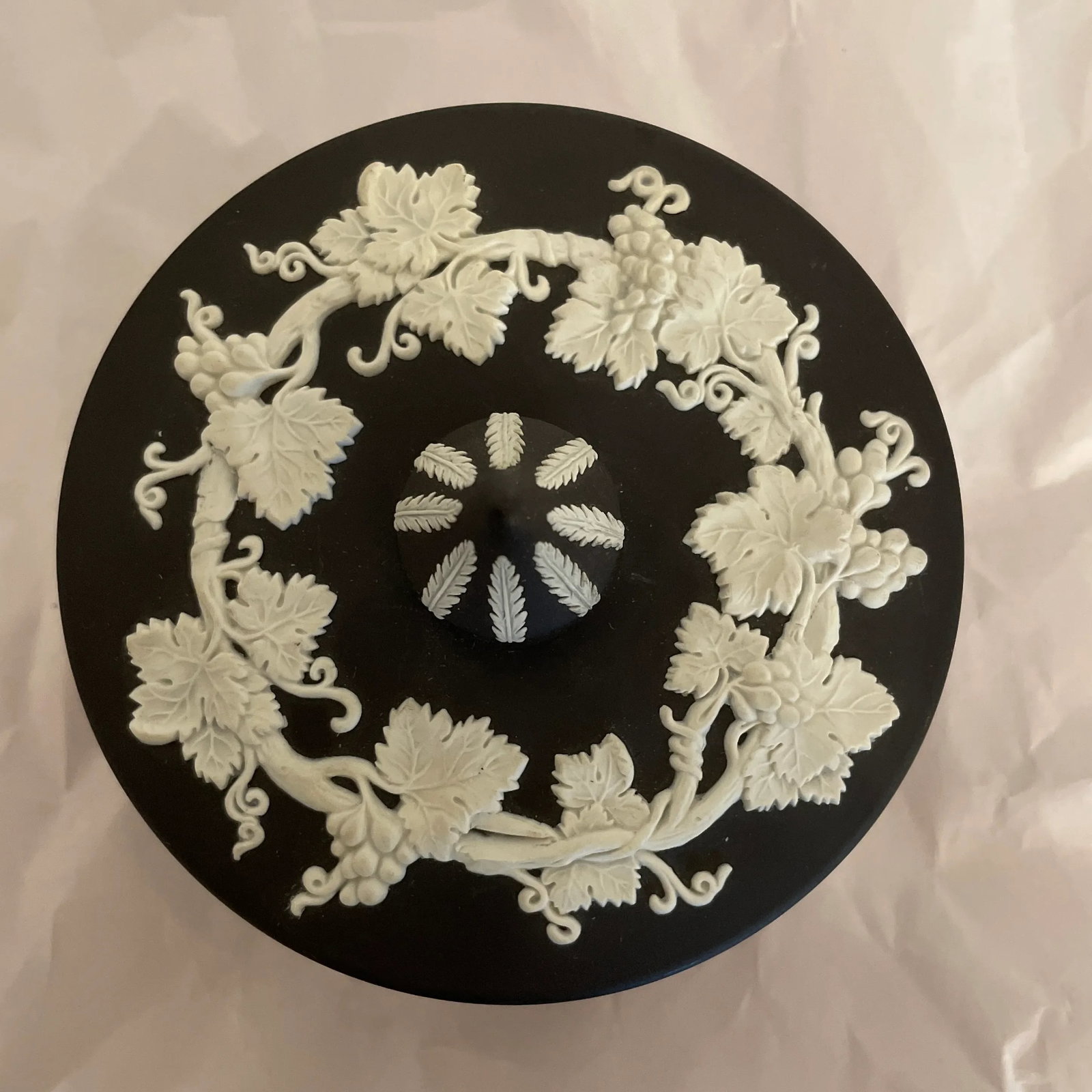 Antique Black Round Lidded Wedgwood Box - 9