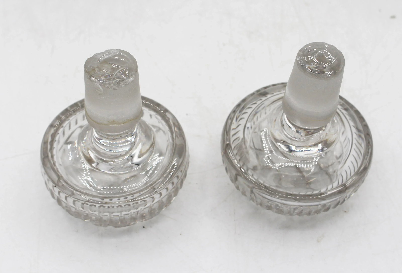 C. 1820 Pair of Georgian Anglo-Irish Cut Glass Decanters - 3