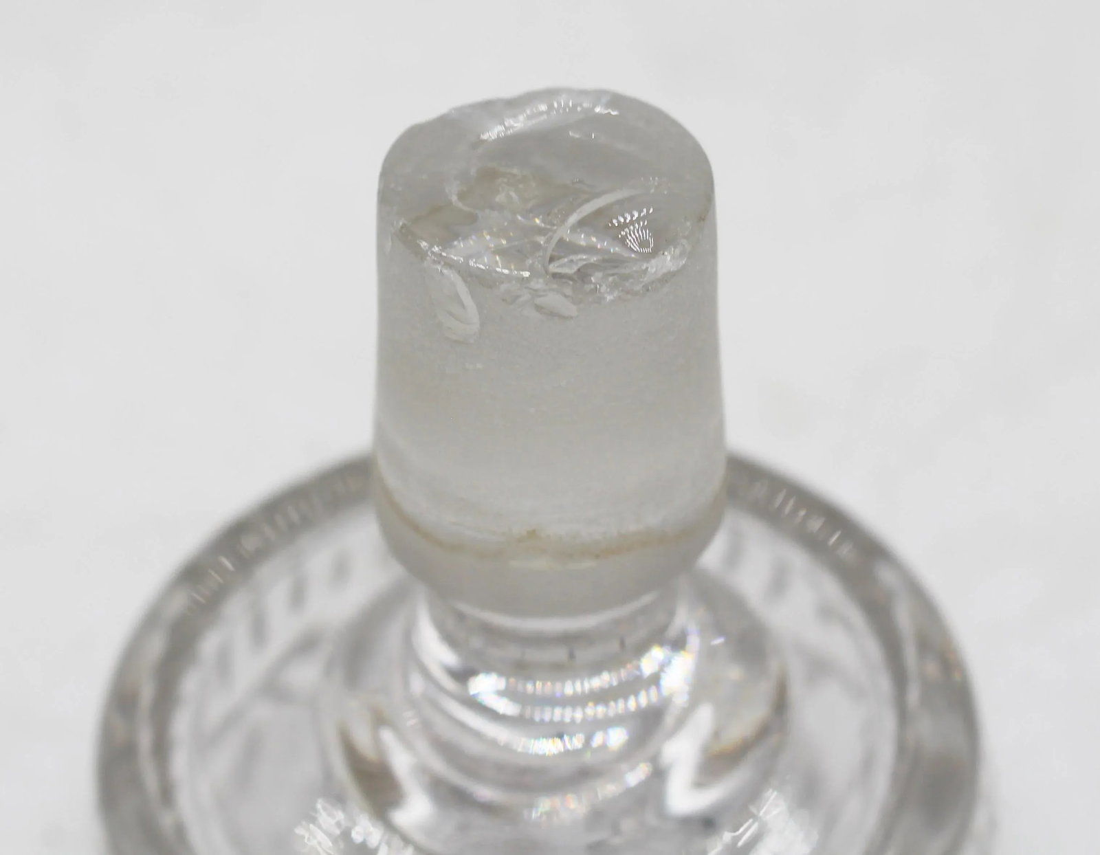 C. 1820 Pair of Georgian Anglo-Irish Cut Glass Decanters - 5