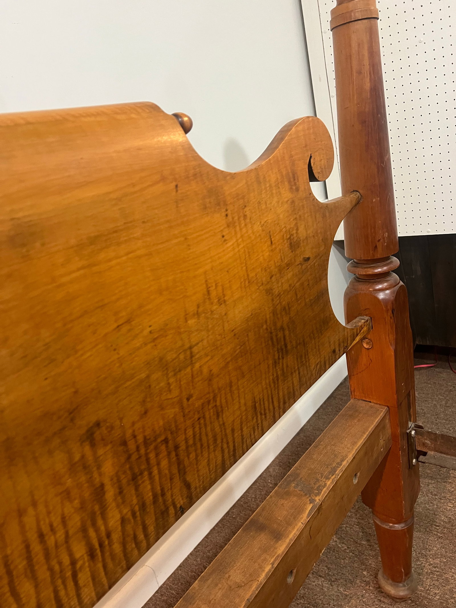 Tiger Maple Colonial Virginia Acorn Full Bed Frame 1800's - 10