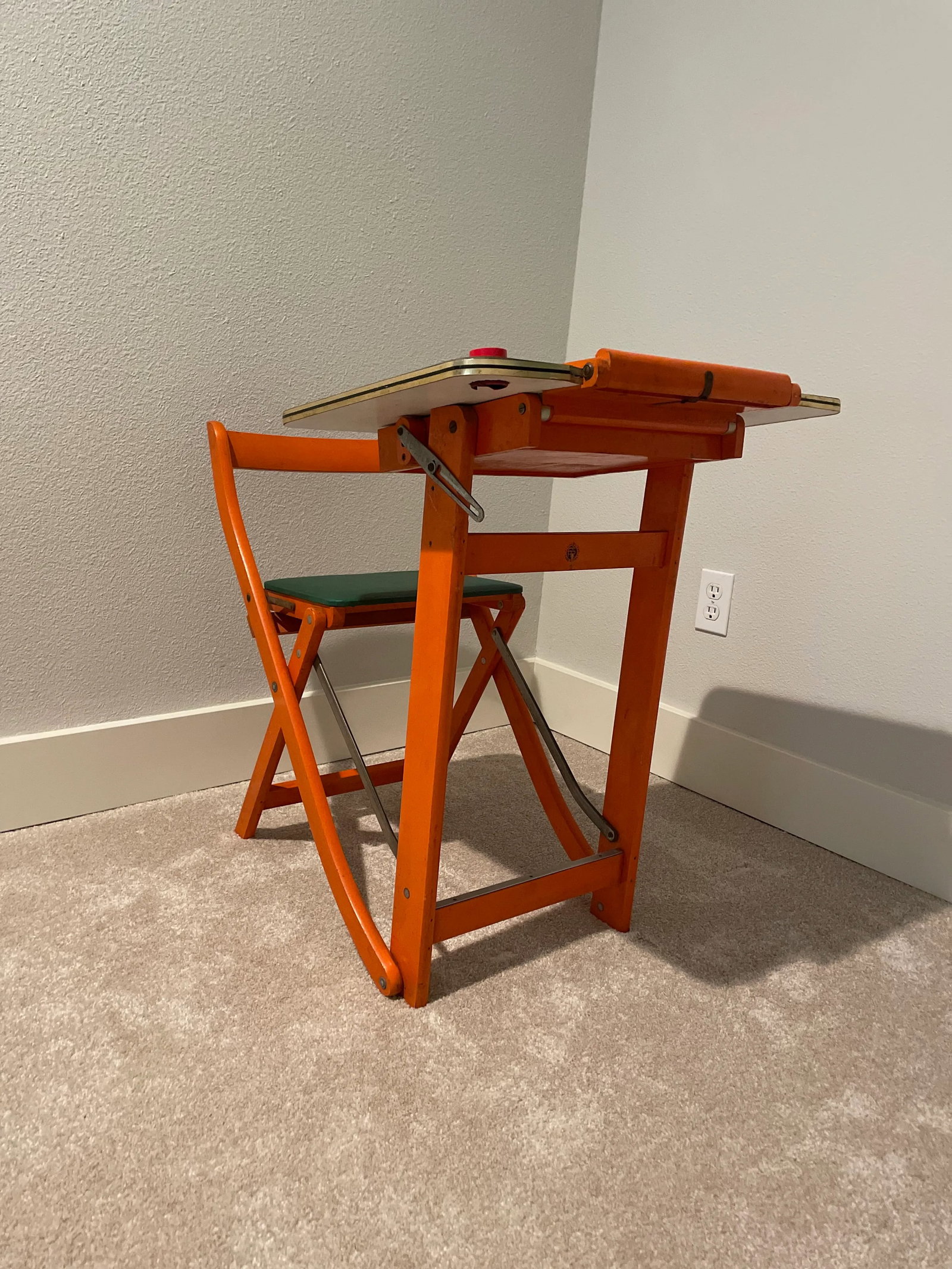 1950s Mid-Century Fratelli Reguitti Child's Fold-Up Desk & Chair - 2