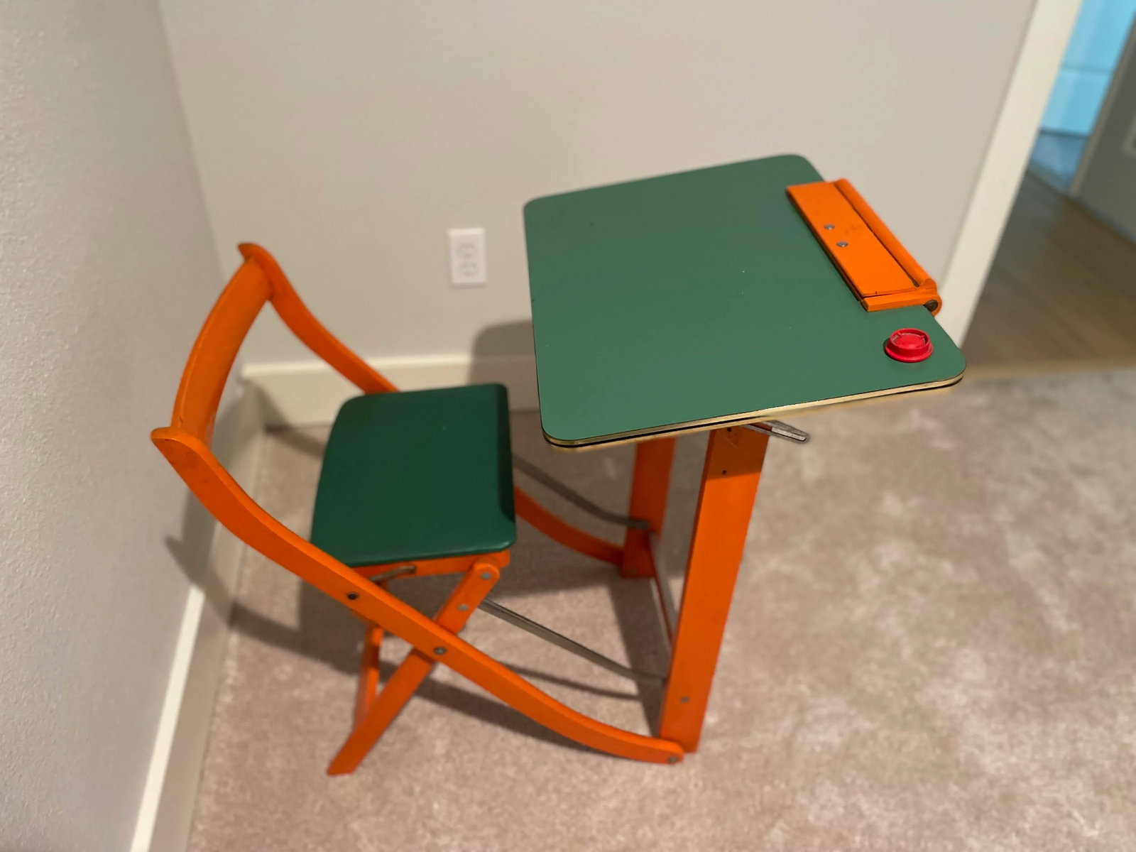 1950s Mid-Century Fratelli Reguitti Child's Fold-Up Desk & Chair - 9