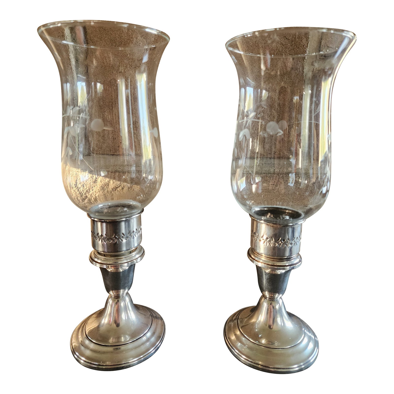 1970s Gorham Sterling Silver Candle Sticks With Etched Glass Hurricane Shades - a Pair: Beautiful set in excellent condition. Weighted Sterling Silver bases with Beautiful crystal etched tops. As always, your Home Inspirations purchase comes with Free shipping so enjoy Condition: Alterat