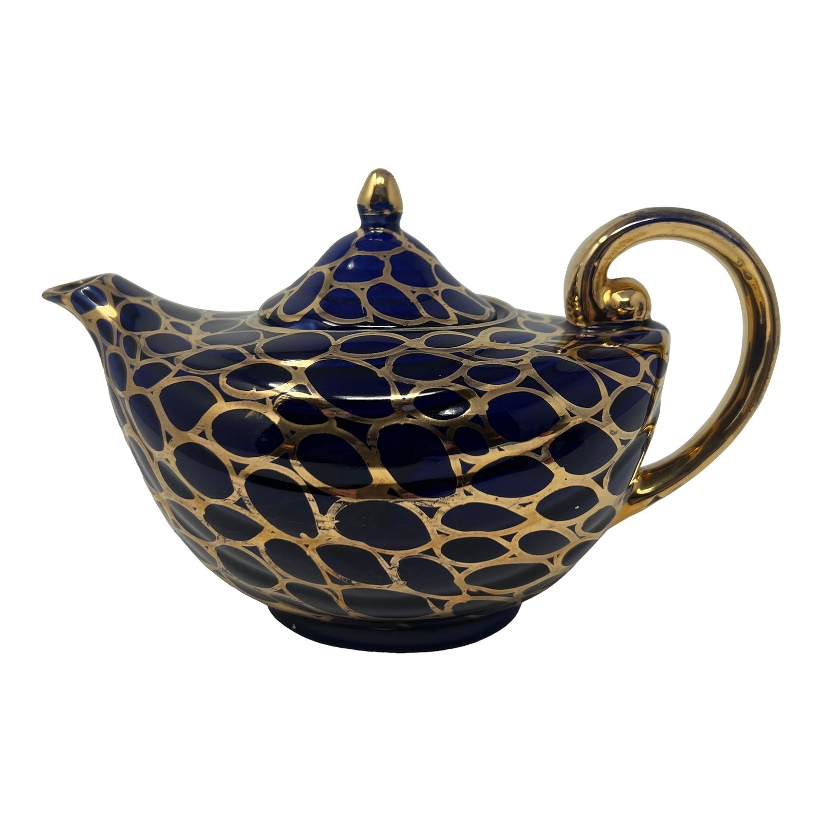 Vintage English "Aladdin" Cobalt Blue & Gilt Teapot, Mid-Century: A sculptural vintage English teapot in the sought-after Aladdin pattern, finished in a saturated cobalt blue glaze with hand-applied gilt latticework. The rounded body, domed lid, and dramatic gold