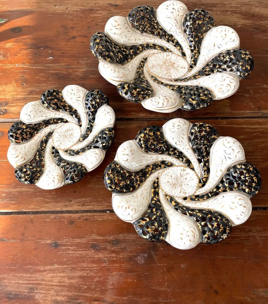 Vintage Mid-Century Italian Ceramic Decorative Bowls With 22 Karat Gold Detail - Set of 3 - 2