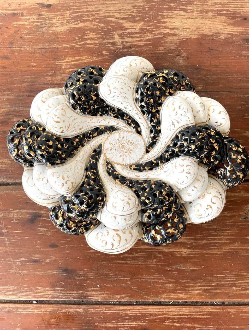 Vintage Mid-Century Italian Ceramic Decorative Bowls With 22 Karat Gold Detail - Set of 3 - 5