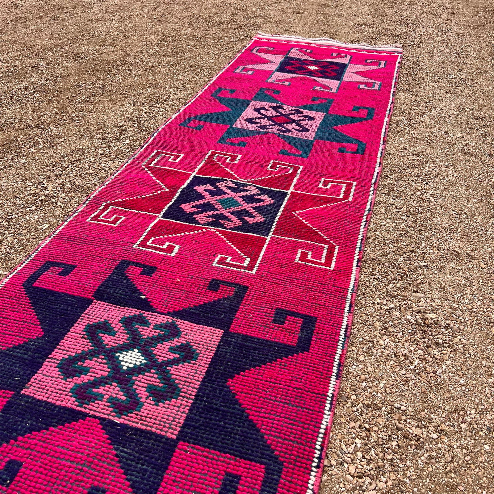 Vintage 1940s Herki Runner Rug, Handwoven, Hot Pink Geometric Pattern Wool Rug - 4