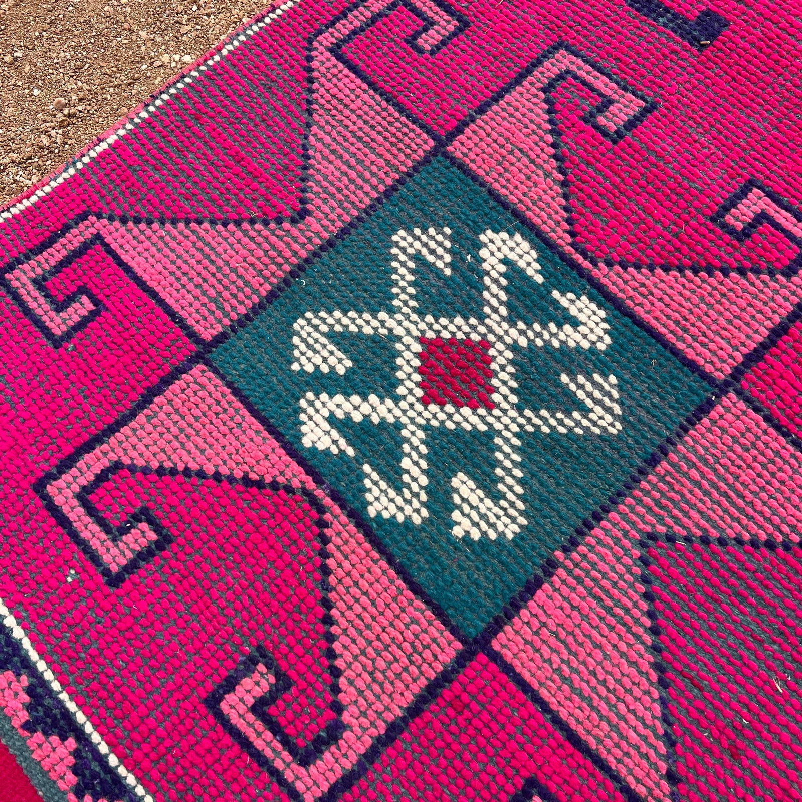 Vintage 1940s Herki Runner Rug, Handwoven, Hot Pink Geometric Pattern Wool Rug - 6