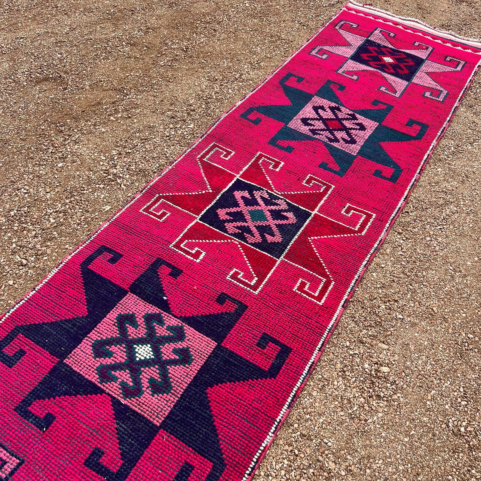 Vintage 1940s Herki Runner Rug, Handwoven, Hot Pink Geometric Pattern Wool Rug - 7