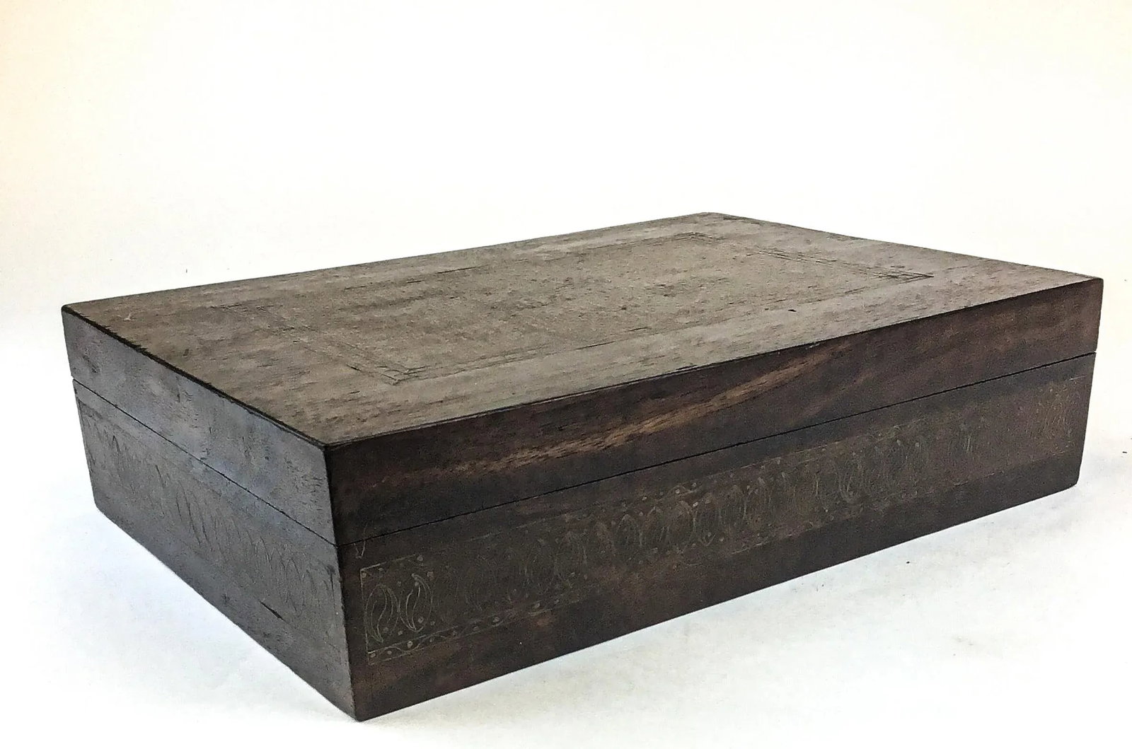 Vintage Large Mahogany Brass Inlaid Treasure Jewelry Box - 3