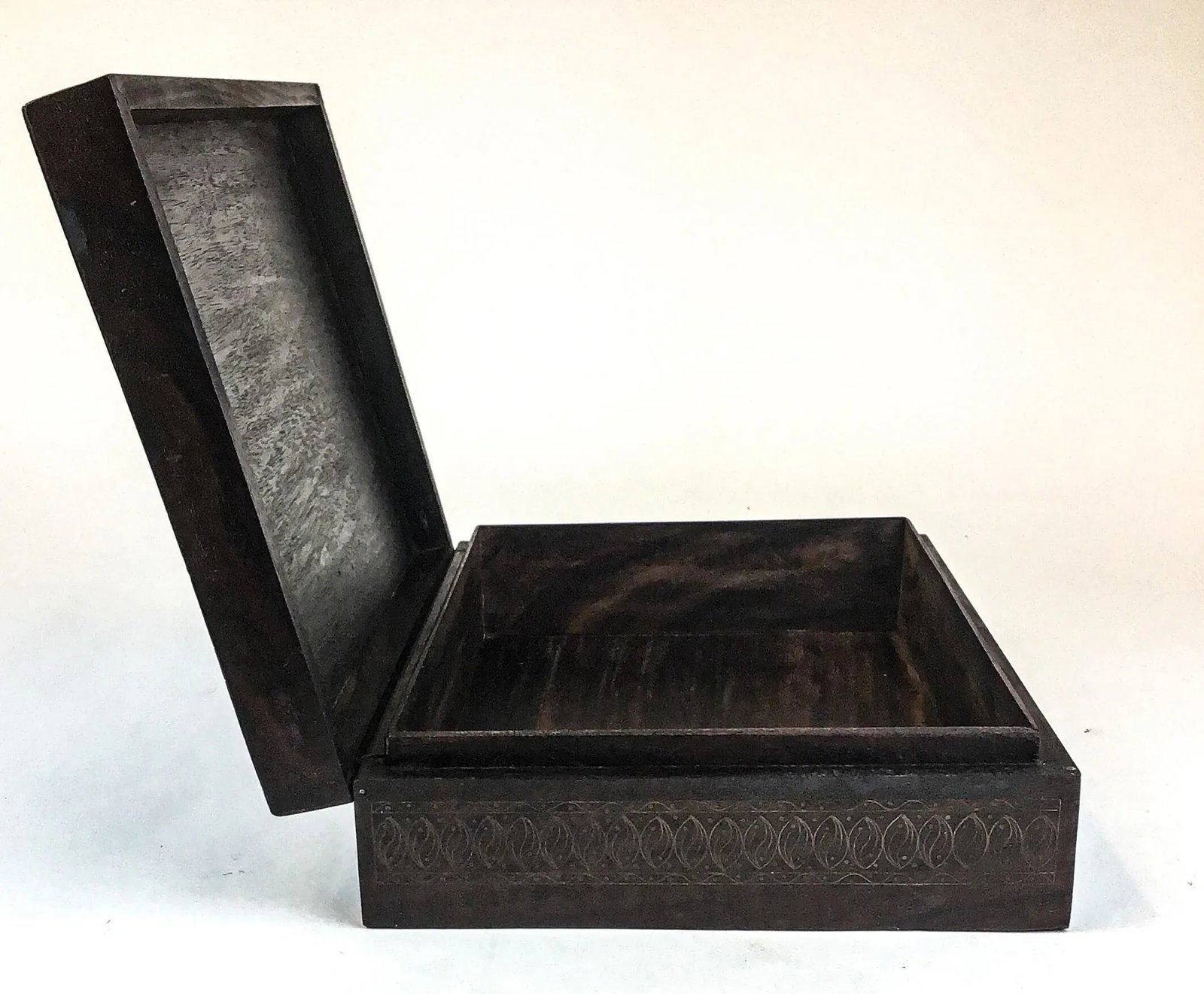Vintage Large Mahogany Brass Inlaid Treasure Jewelry Box - 6