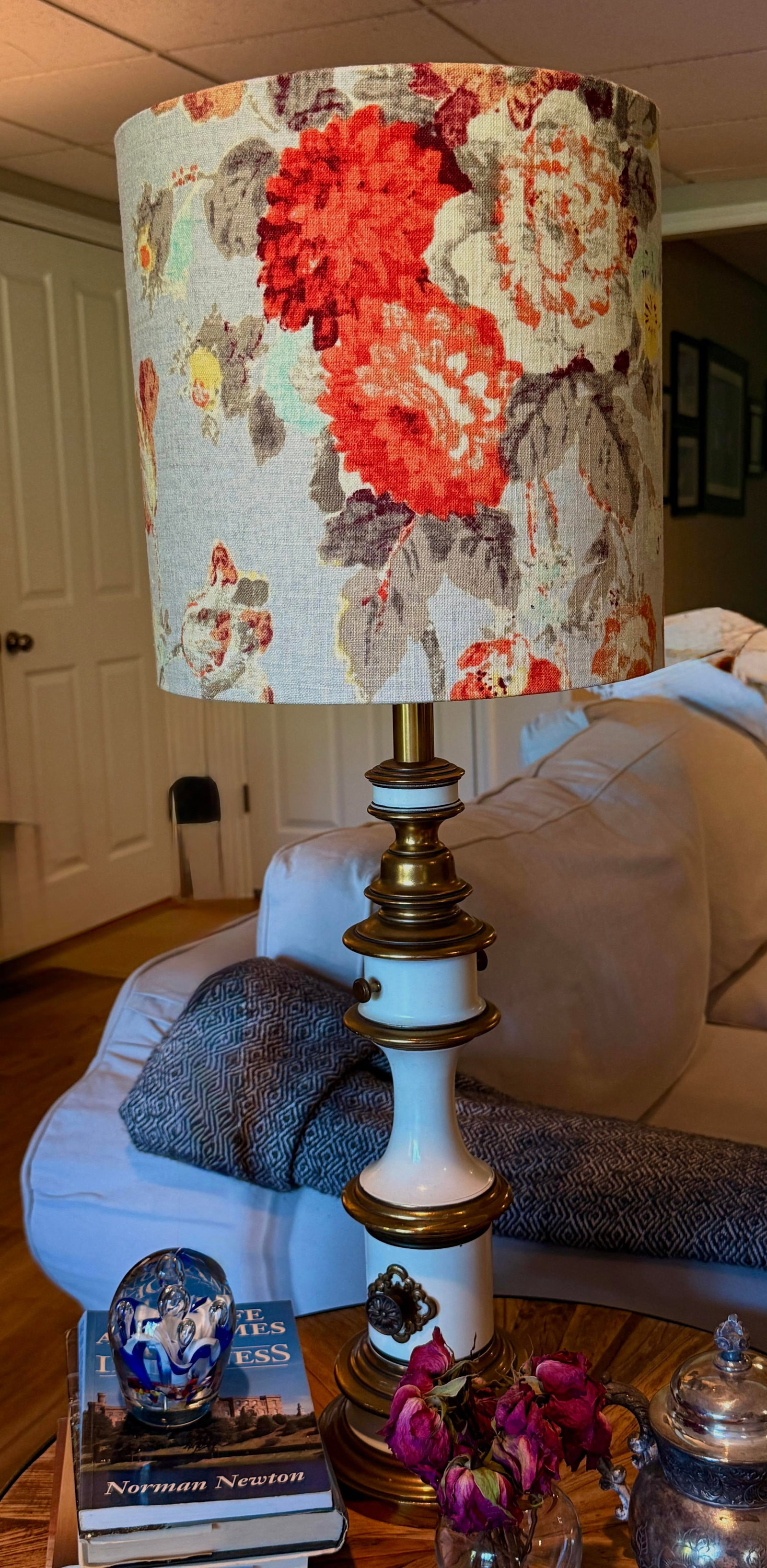Vintage Stiffel Cream Enamel and Brass Lamp With Floral Lampshade - 3