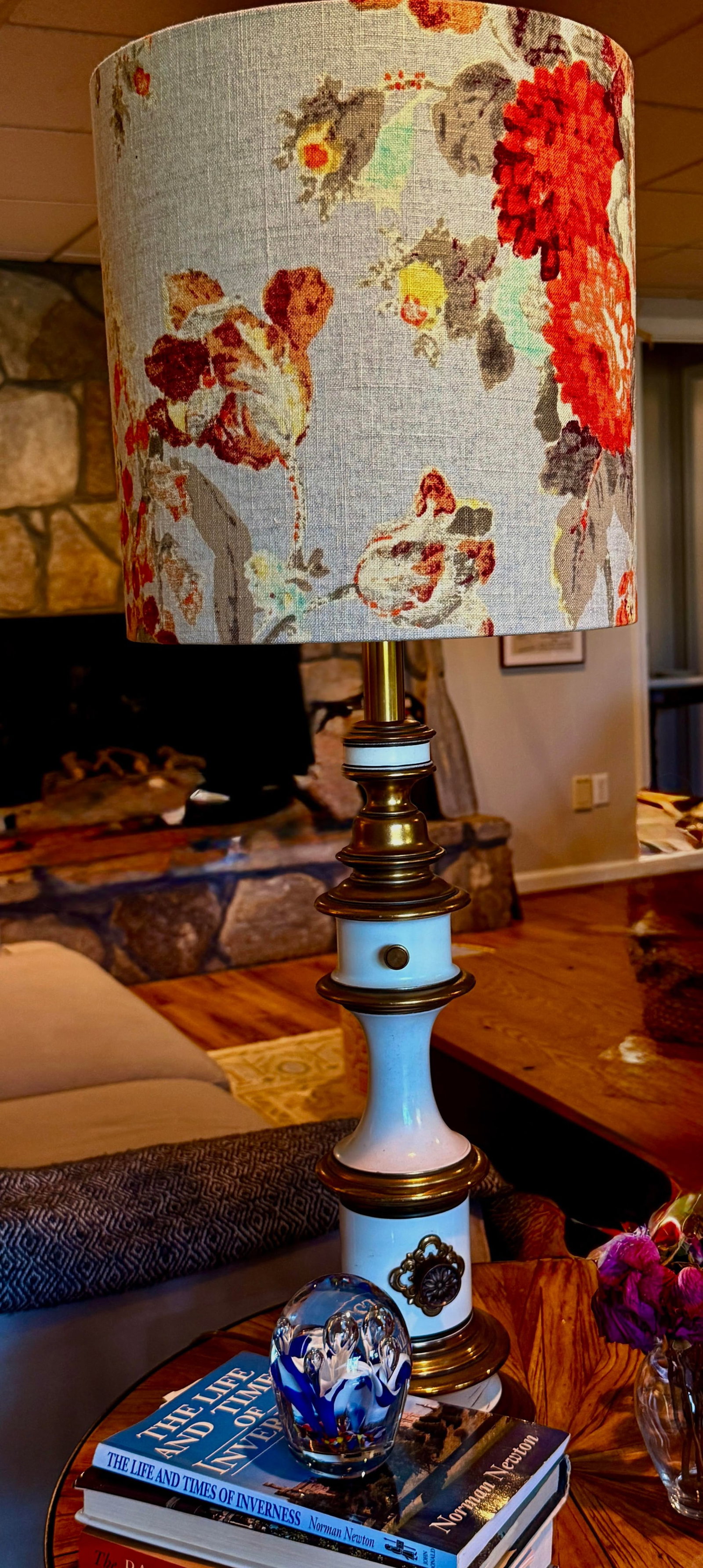 Vintage Stiffel Cream Enamel and Brass Lamp With Floral Lampshade - 4