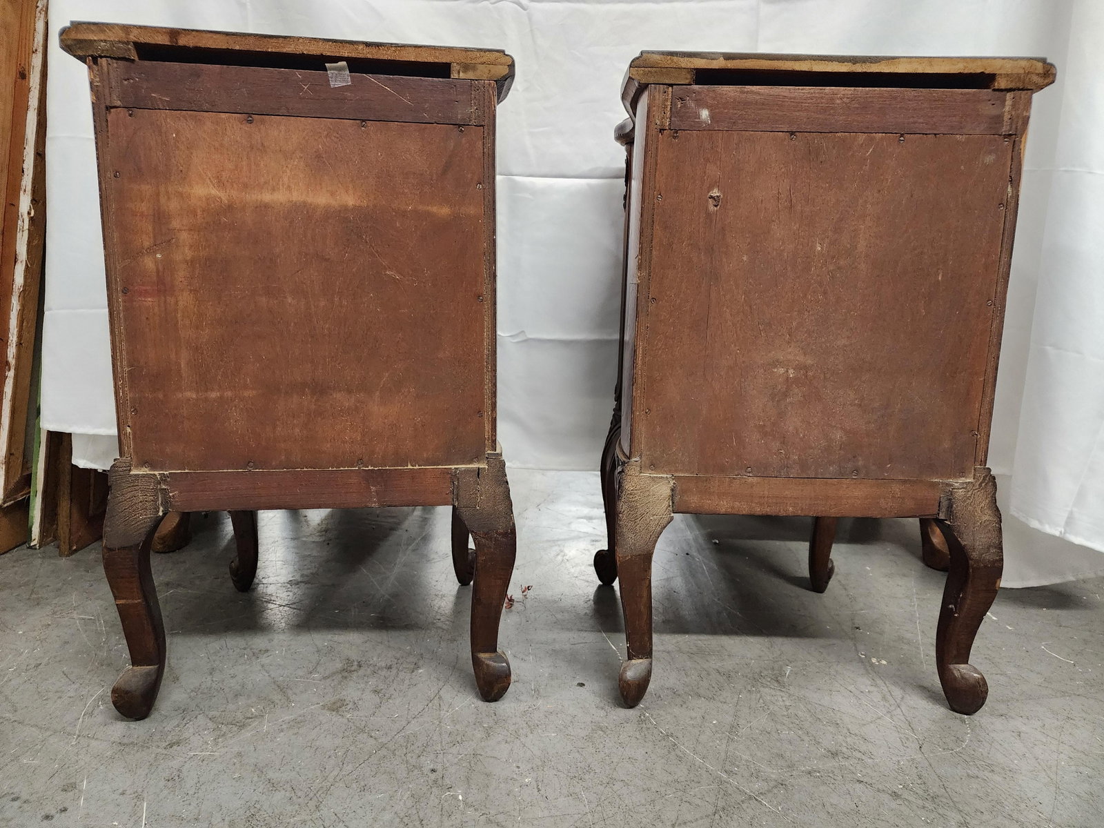 1940s Pair of Beautiful Inlay Rococo Nightstands - 2