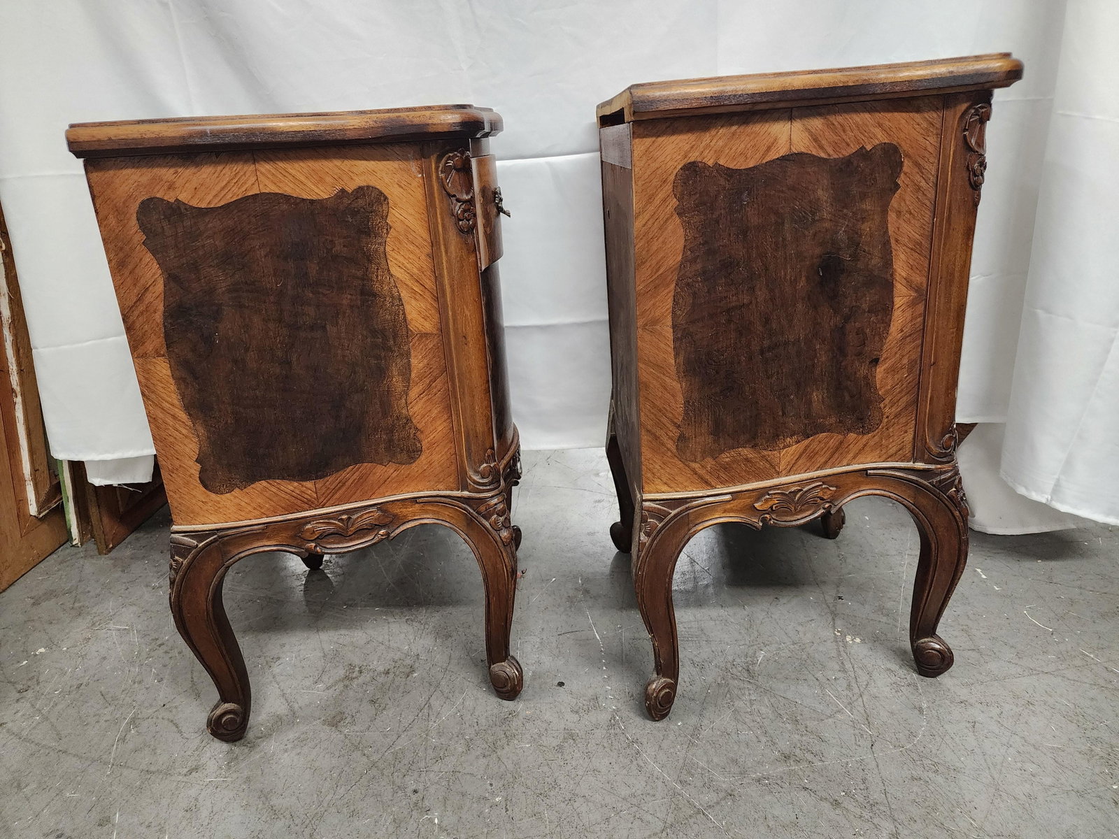 1940s Pair of Beautiful Inlay Rococo Nightstands - 3