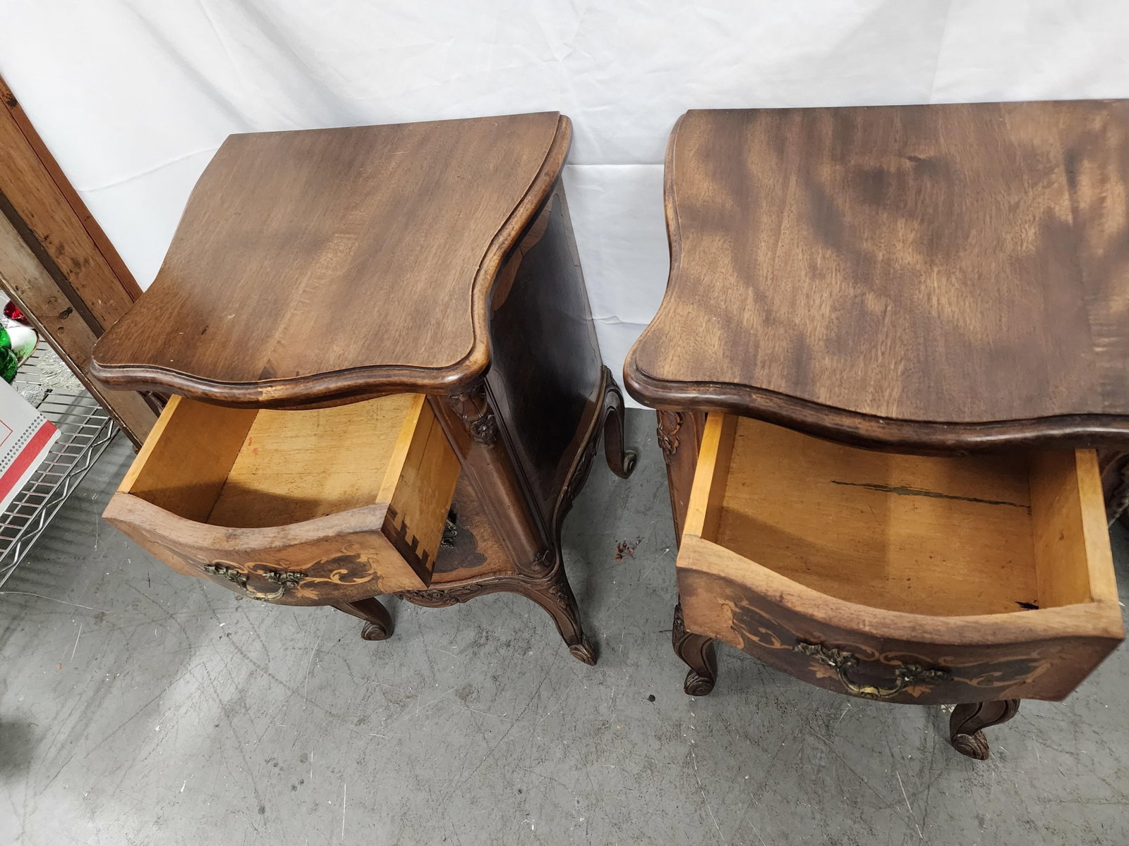 1940s Pair of Beautiful Inlay Rococo Nightstands - 4