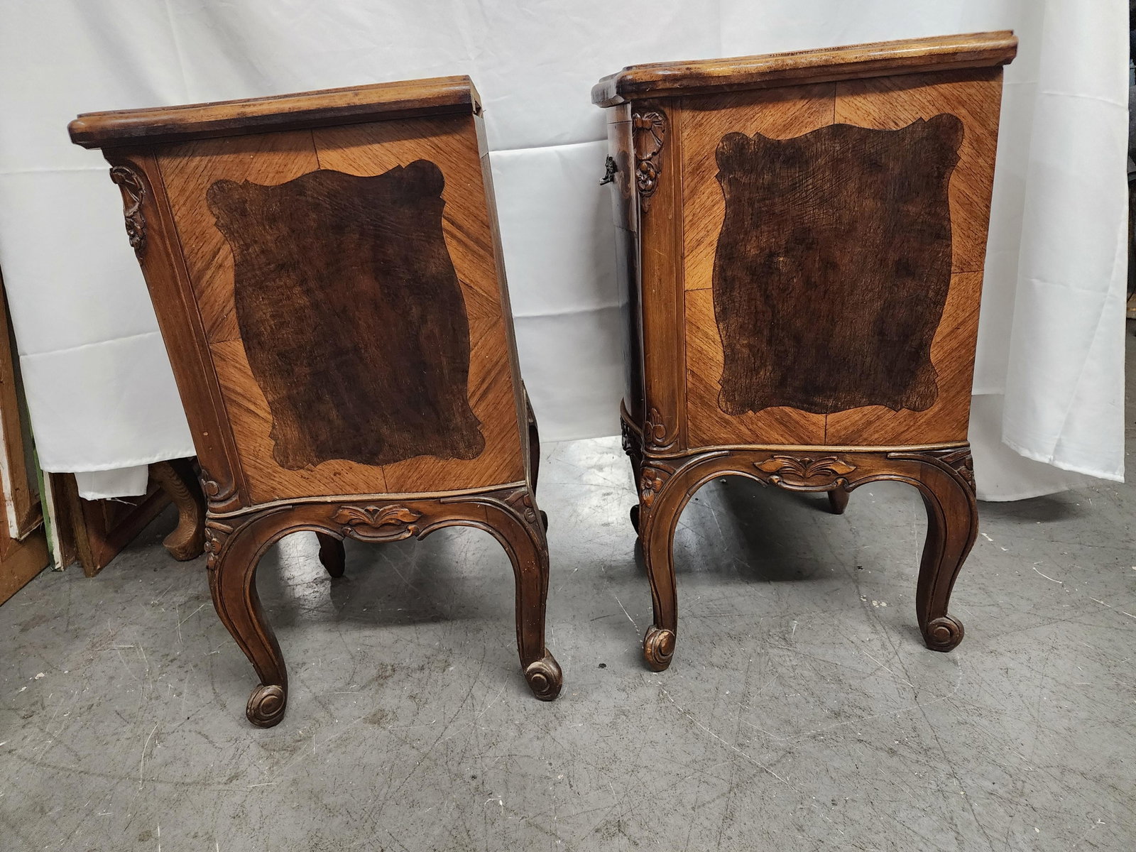 1940s Pair of Beautiful Inlay Rococo Nightstands - 5