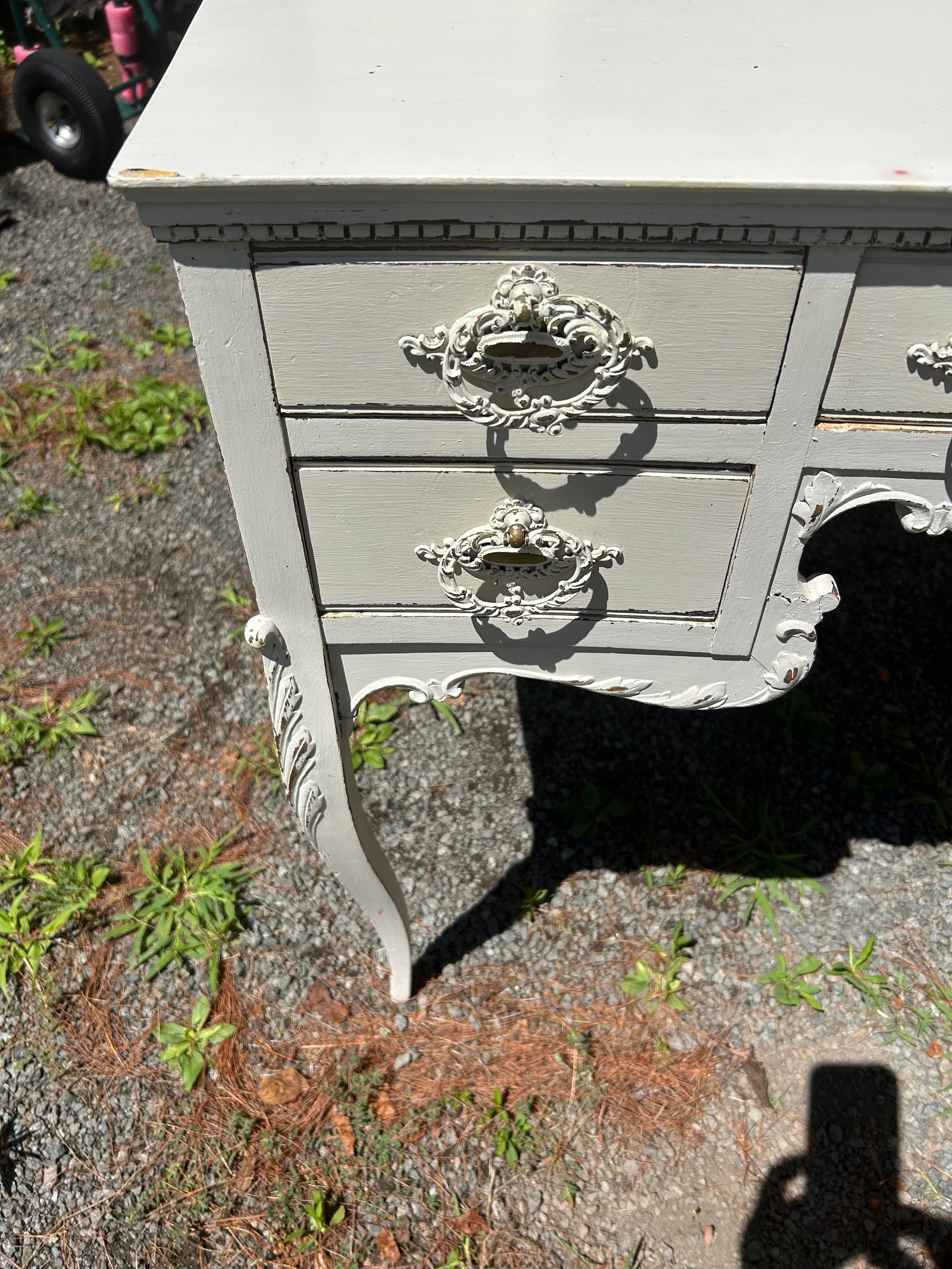 Charming White Painted Wood Vanity With Oval Mirror - 11
