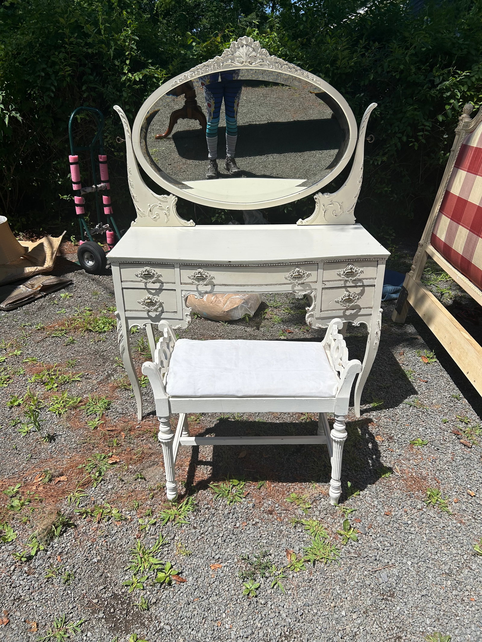 Charming White Painted Wood Vanity With Oval Mirror - 2