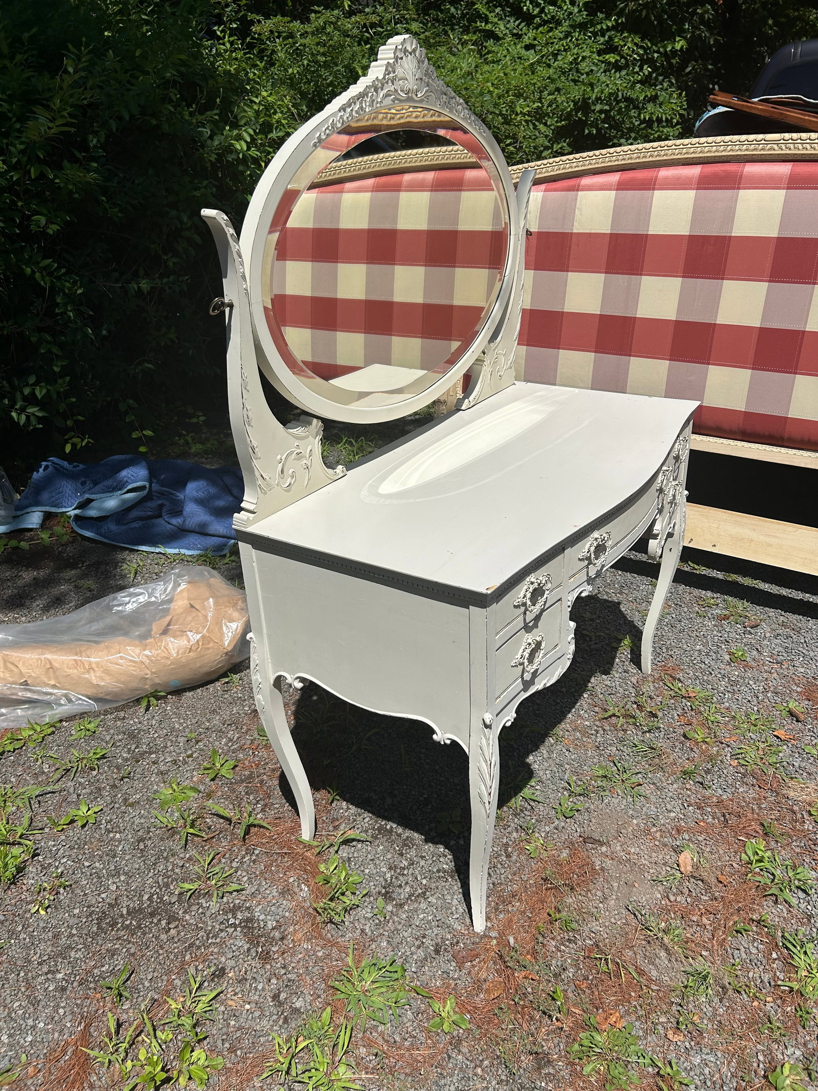 Charming White Painted Wood Vanity With Oval Mirror - 3