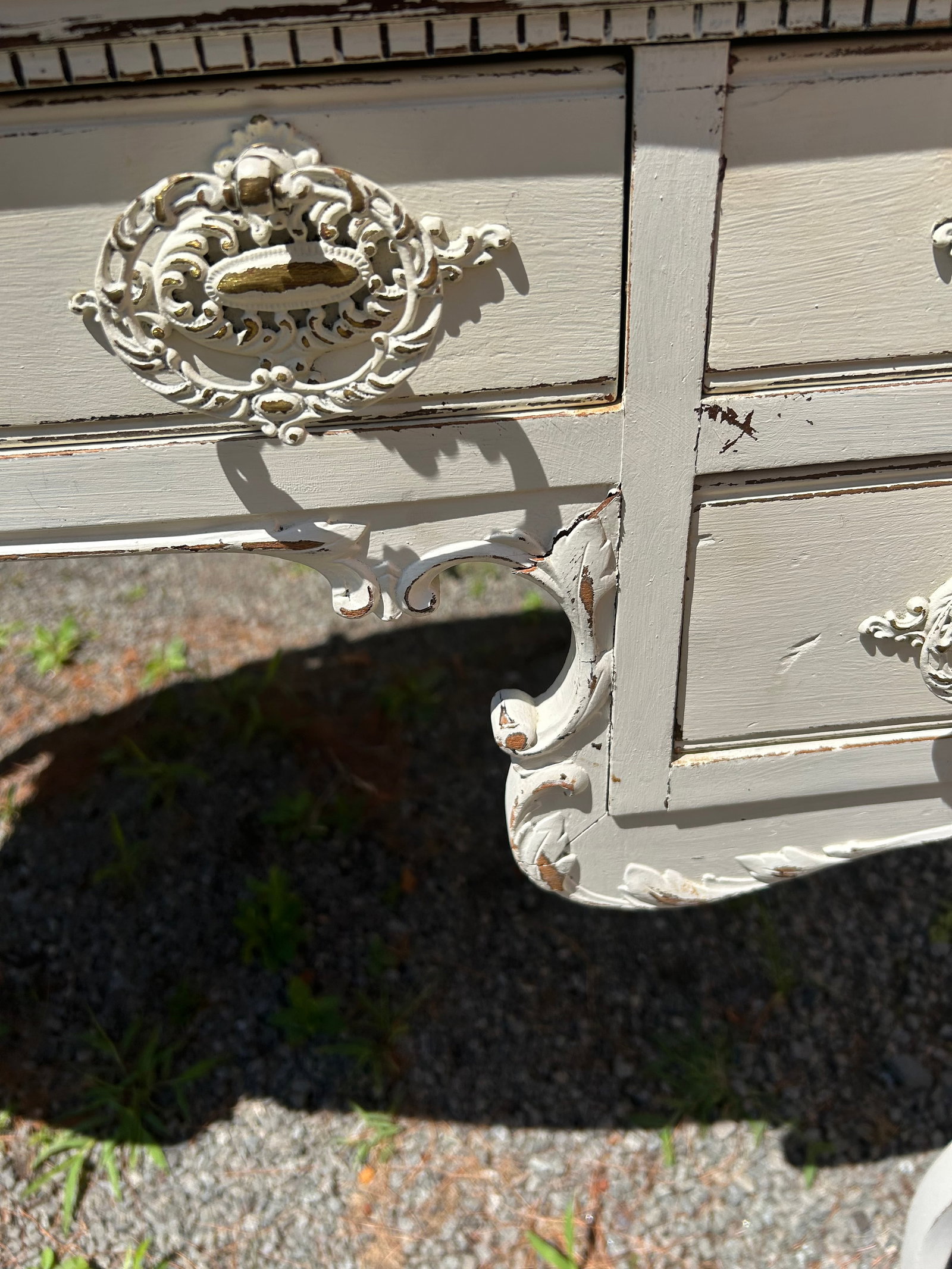 Charming White Painted Wood Vanity With Oval Mirror - 8