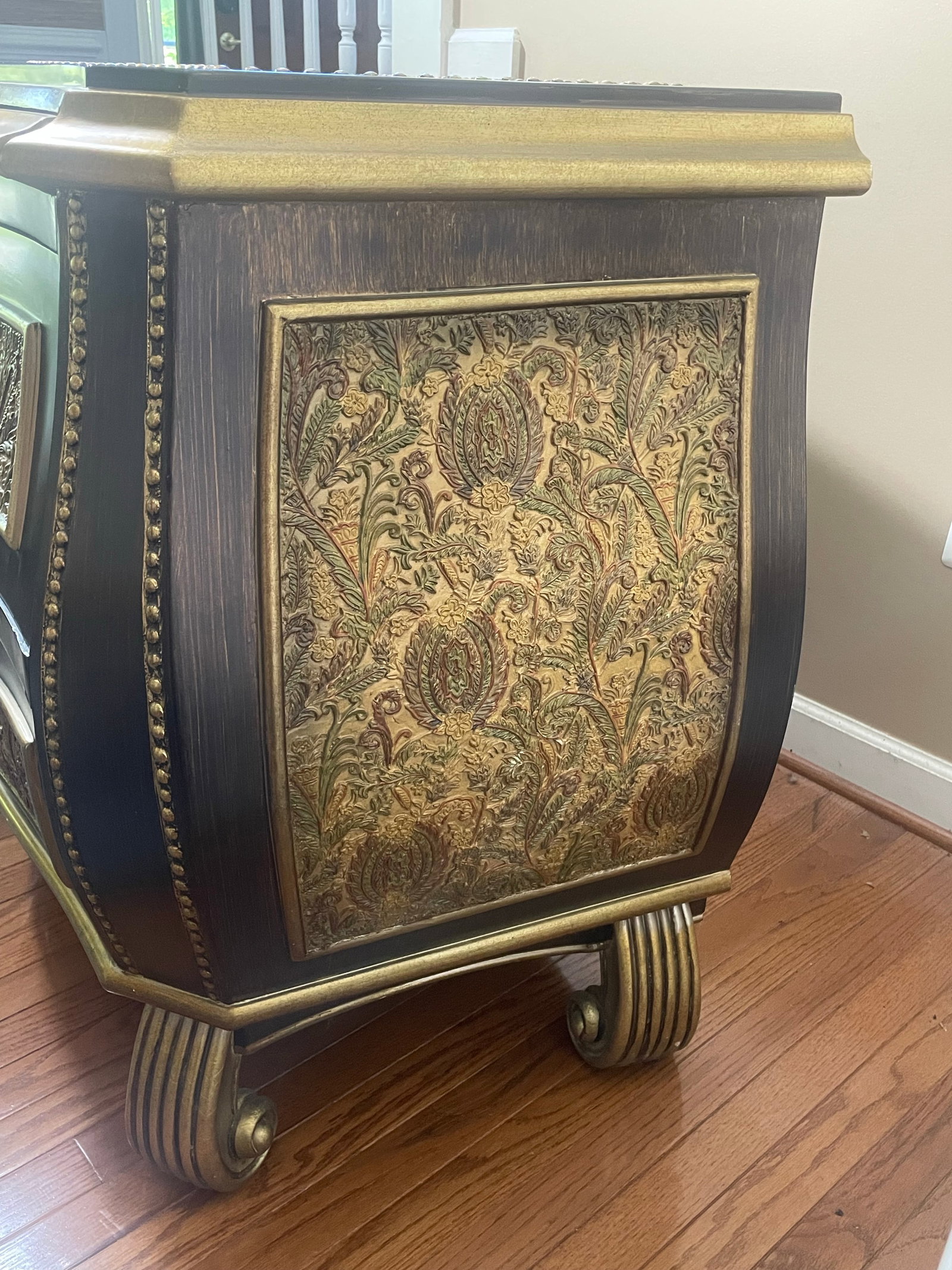 Late 20th Century Bombe Chest With Embossed Floral Panels, Gold Detail - Hollywood Regency Style - 4