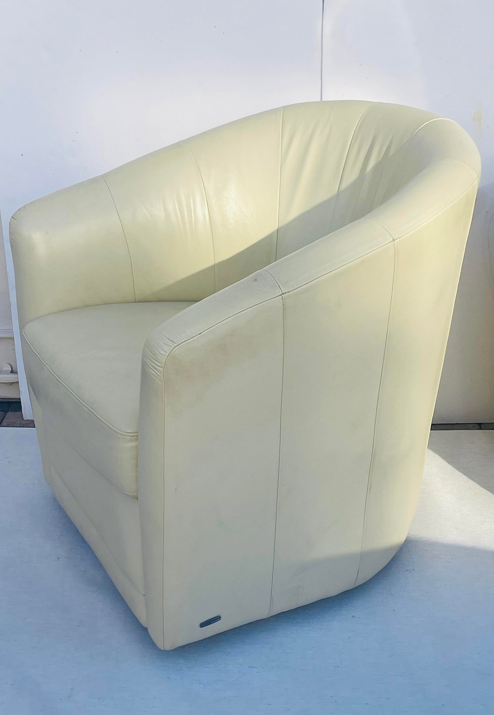 20 Th. Pair of Italian Natuzzi Leather Barrel Back Swivel Chaits - 5